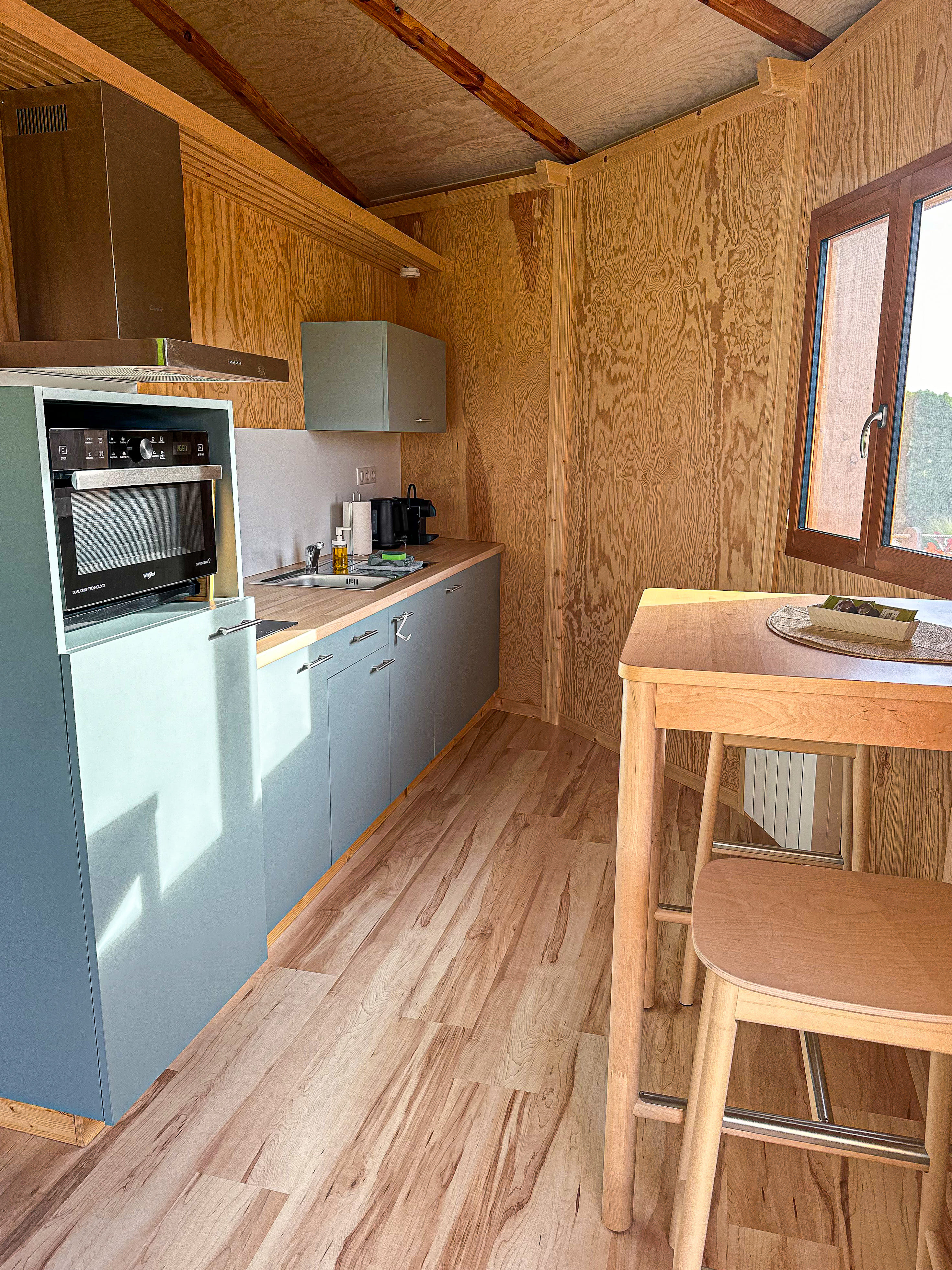 Cabane Épicéa & Spa — Cabane sur pilotis avec bain nordique à Jura à Tavaux — cuisine
