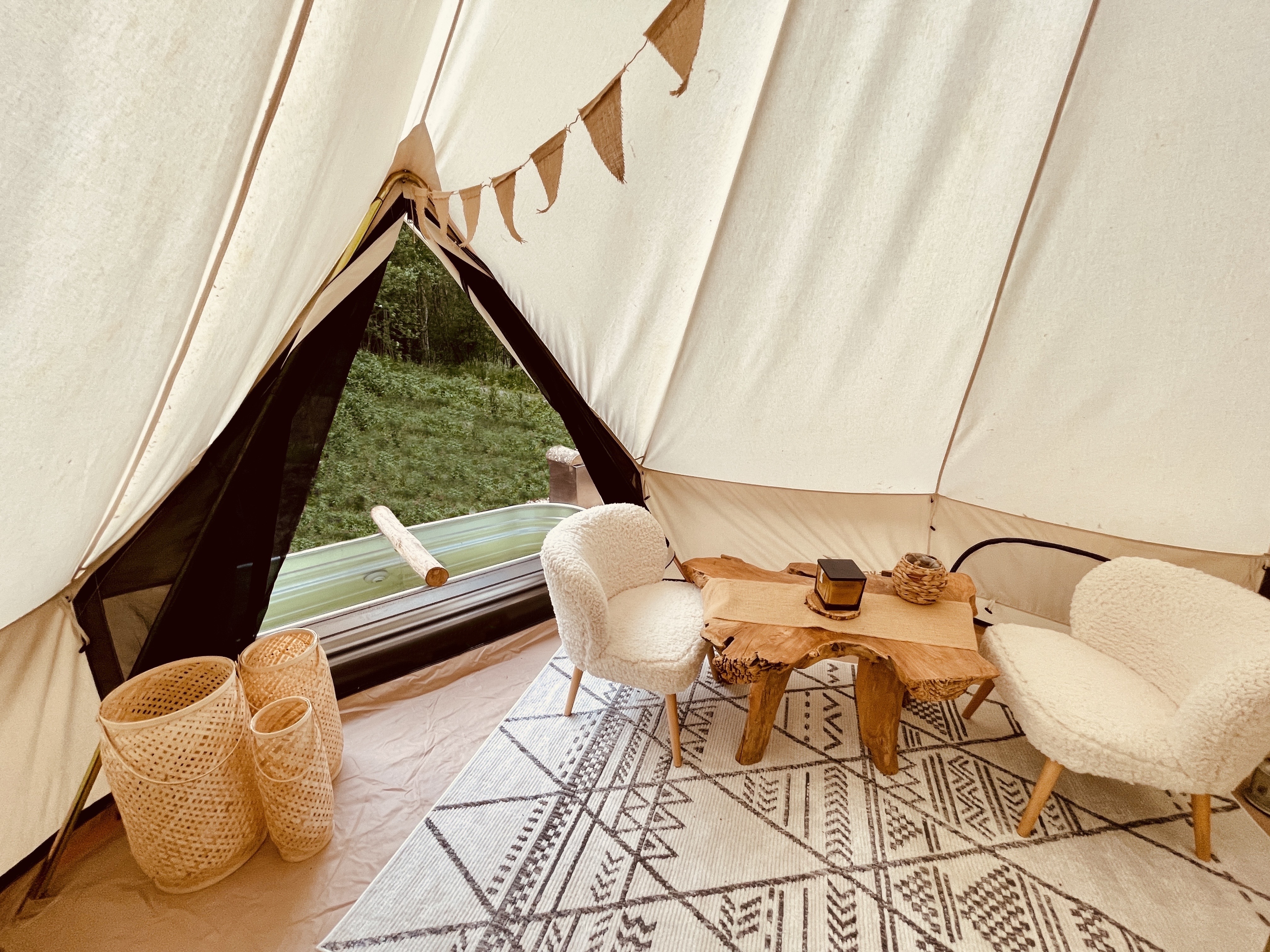 Tente Inuit & SPA — Nuit cocooning avec spa à Côte-d'Or à Dijon — espace de vie