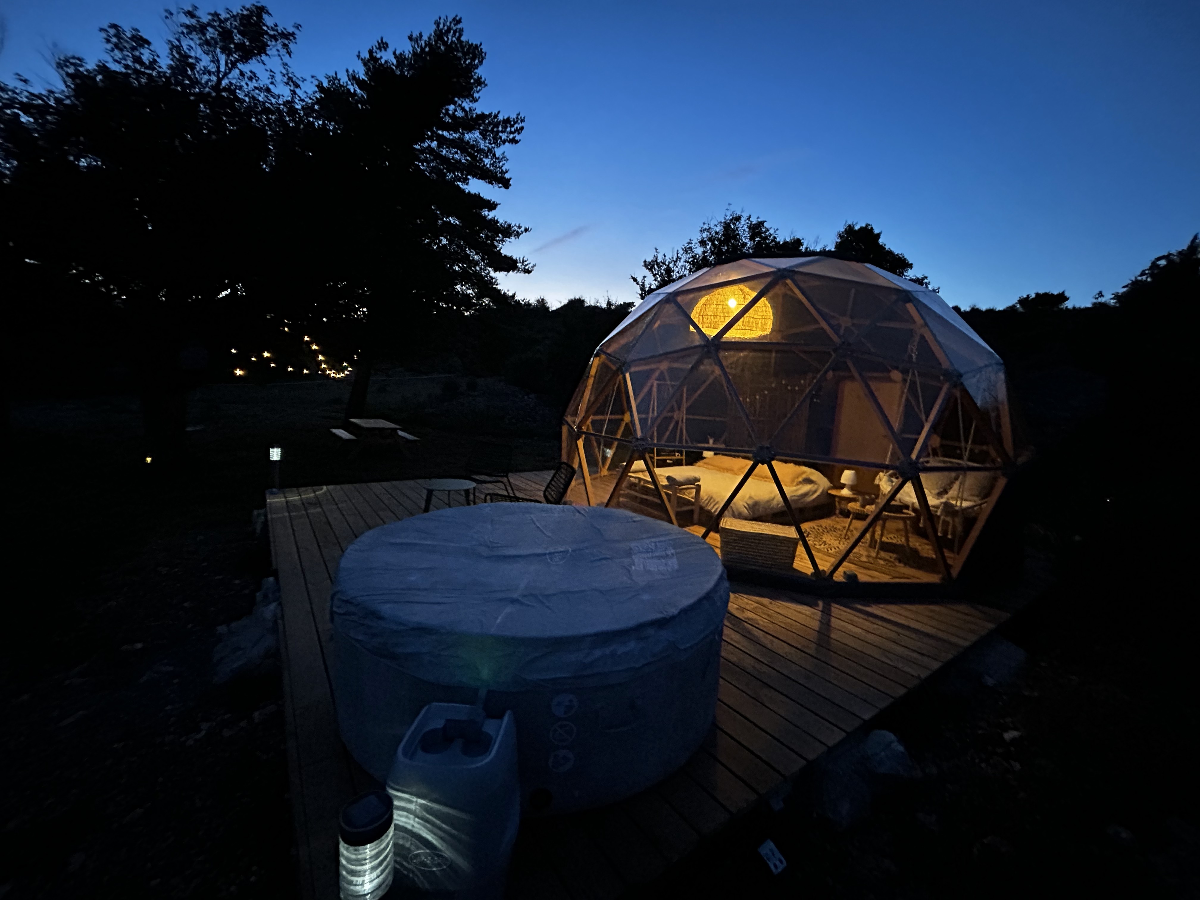 Évasion sous un Dôme étoilé avec Spa en Provence à Bézaudun-Les-Alpes — détail architectural