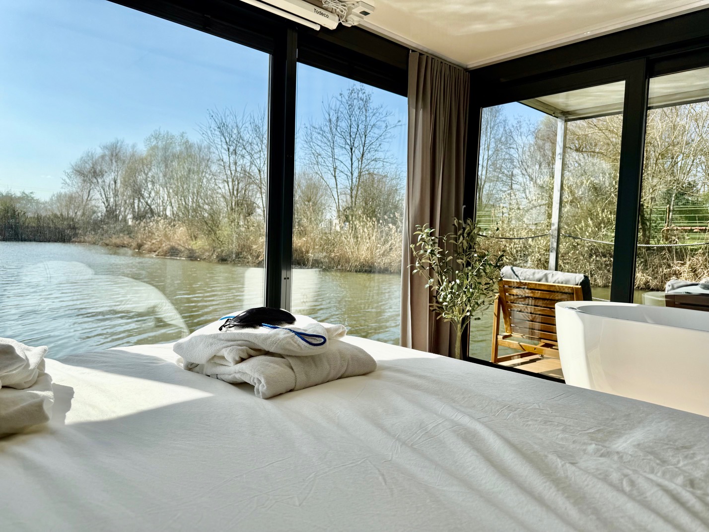 La Dolce Vita & Spa — Péniche avec spa à Moselle à Metz — chambre
