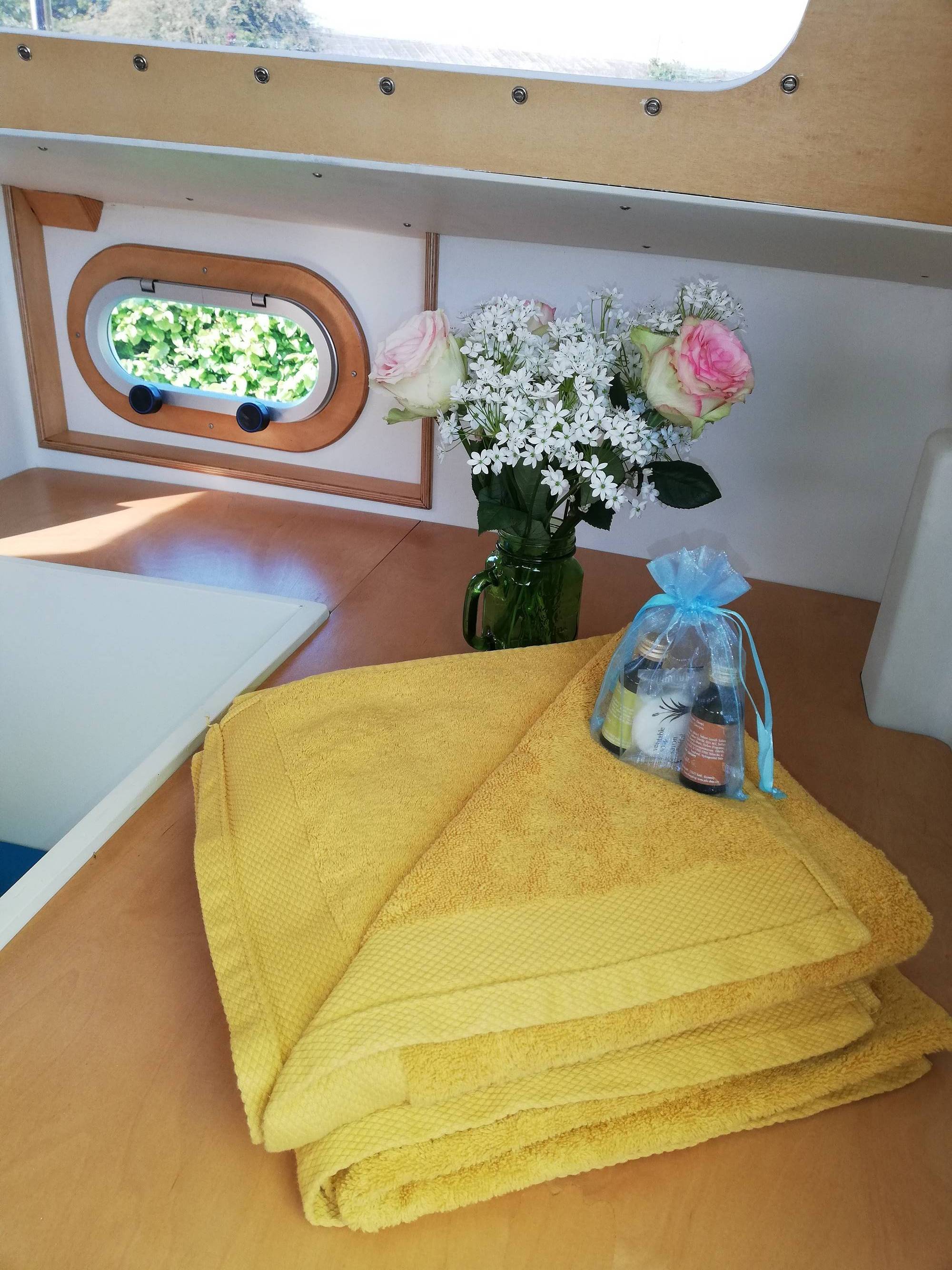 Vivez une expérience unique à bord du Bathô Karben en Haute-Normandie à Les Loges — espace de vie