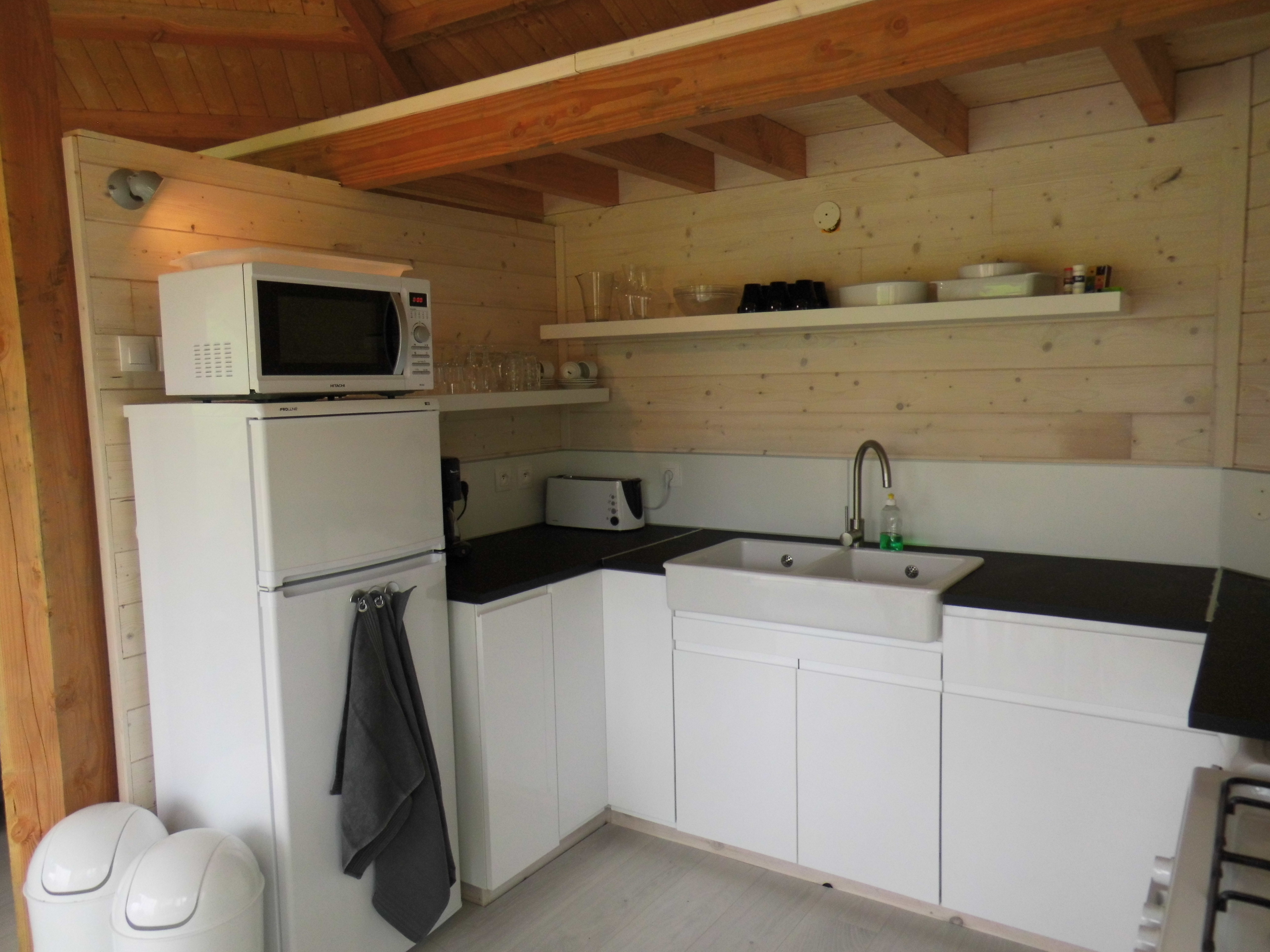 Cabane perchée à 3 m : une immersion dans les cimes de l'Aquitaine à Biron — cuisine