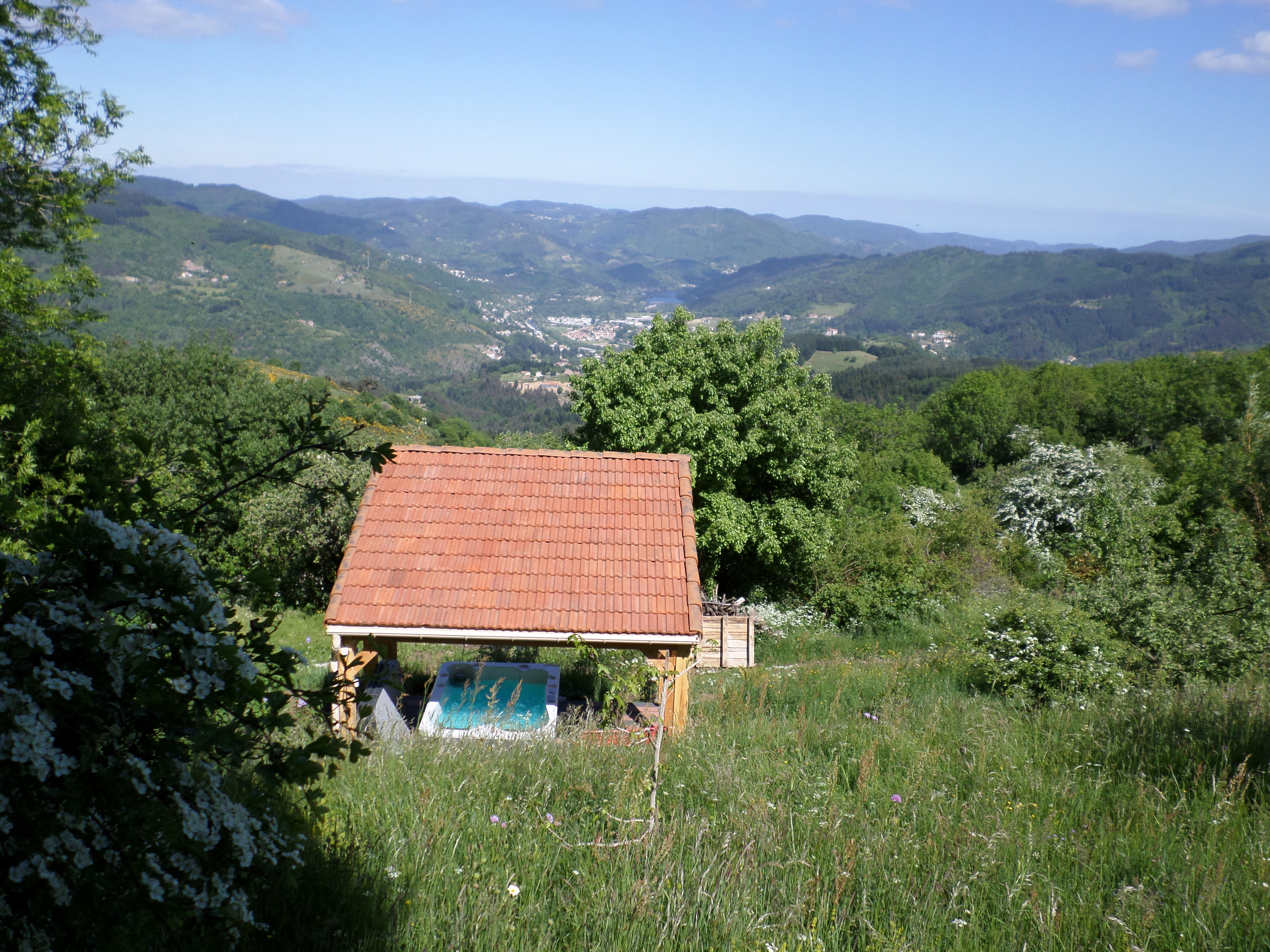 Kiosque Glam : une expérience sensorielle au cœur des Alpes à Jaunac — chambre