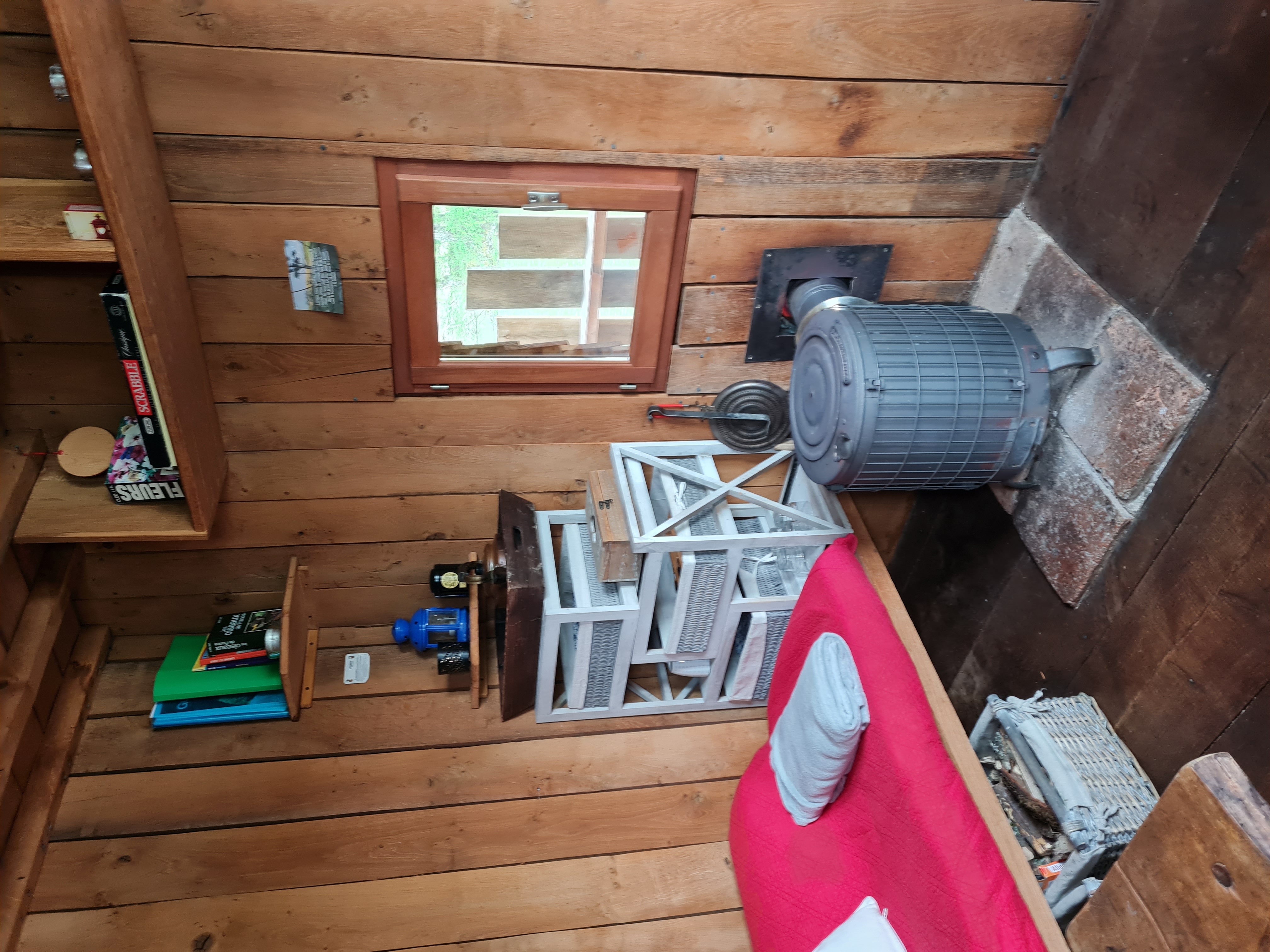 Cabane des Demoiselles : une expérience flottante en Bourgogne à Saint-Didier-Sur-Arroux — cuisine