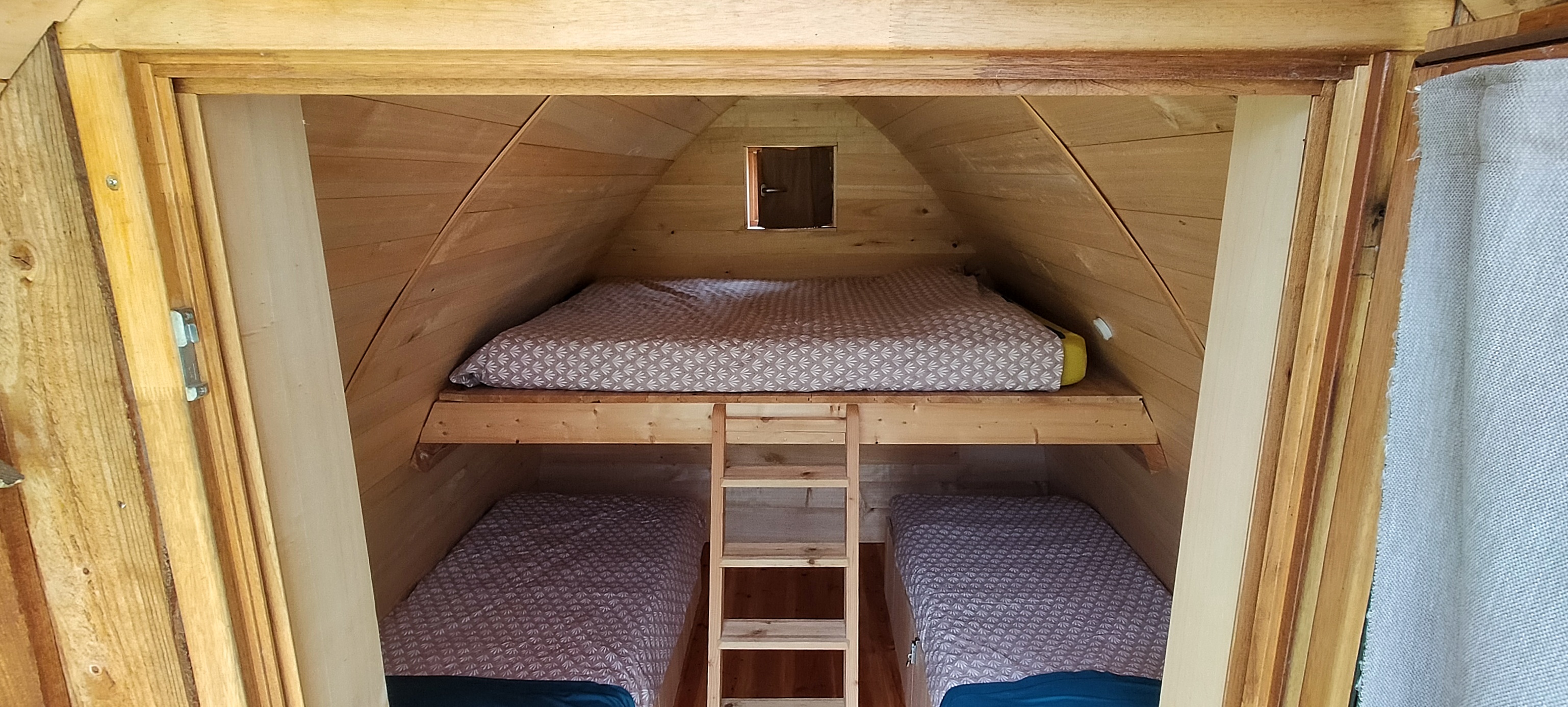 Tente confort bois : une expérience immersive en pleine nature à Livernon — espace de vie