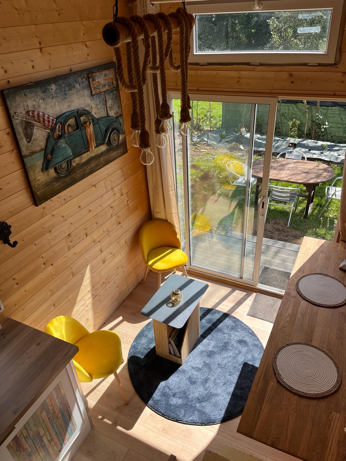 La Tynio : une tiny house moderne en Bretagne à Sarzeau — vue intérieure