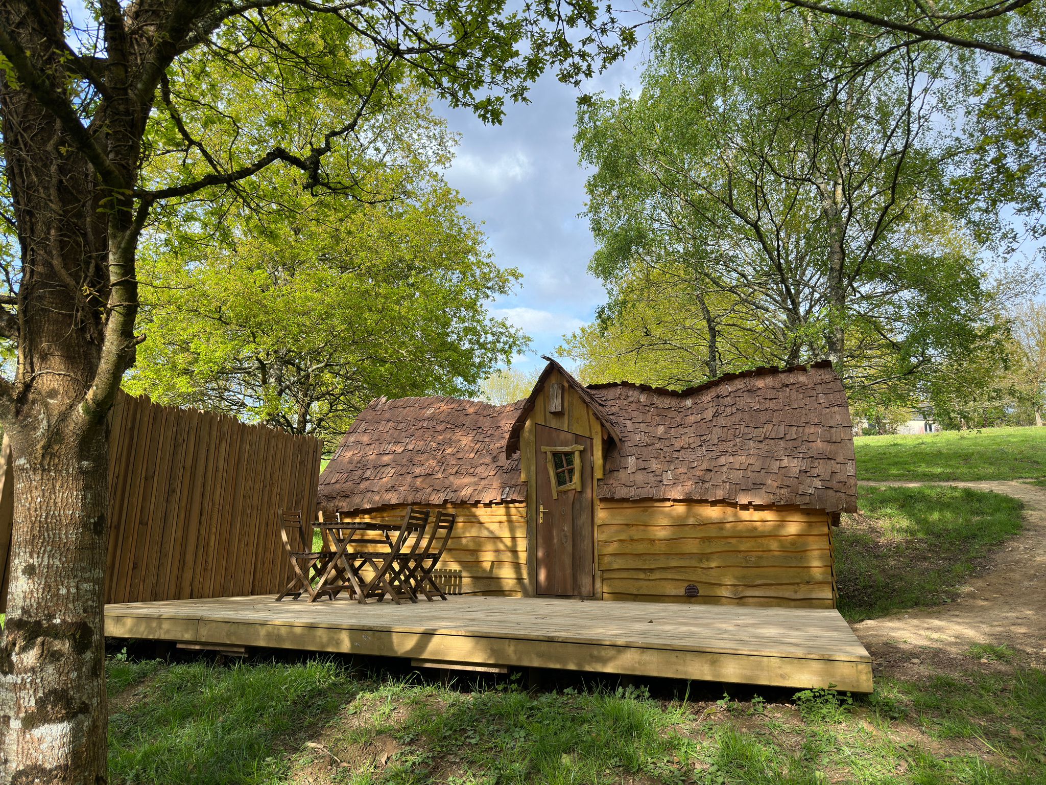 Cabane enchantée : une évasion féérique en Bretagne