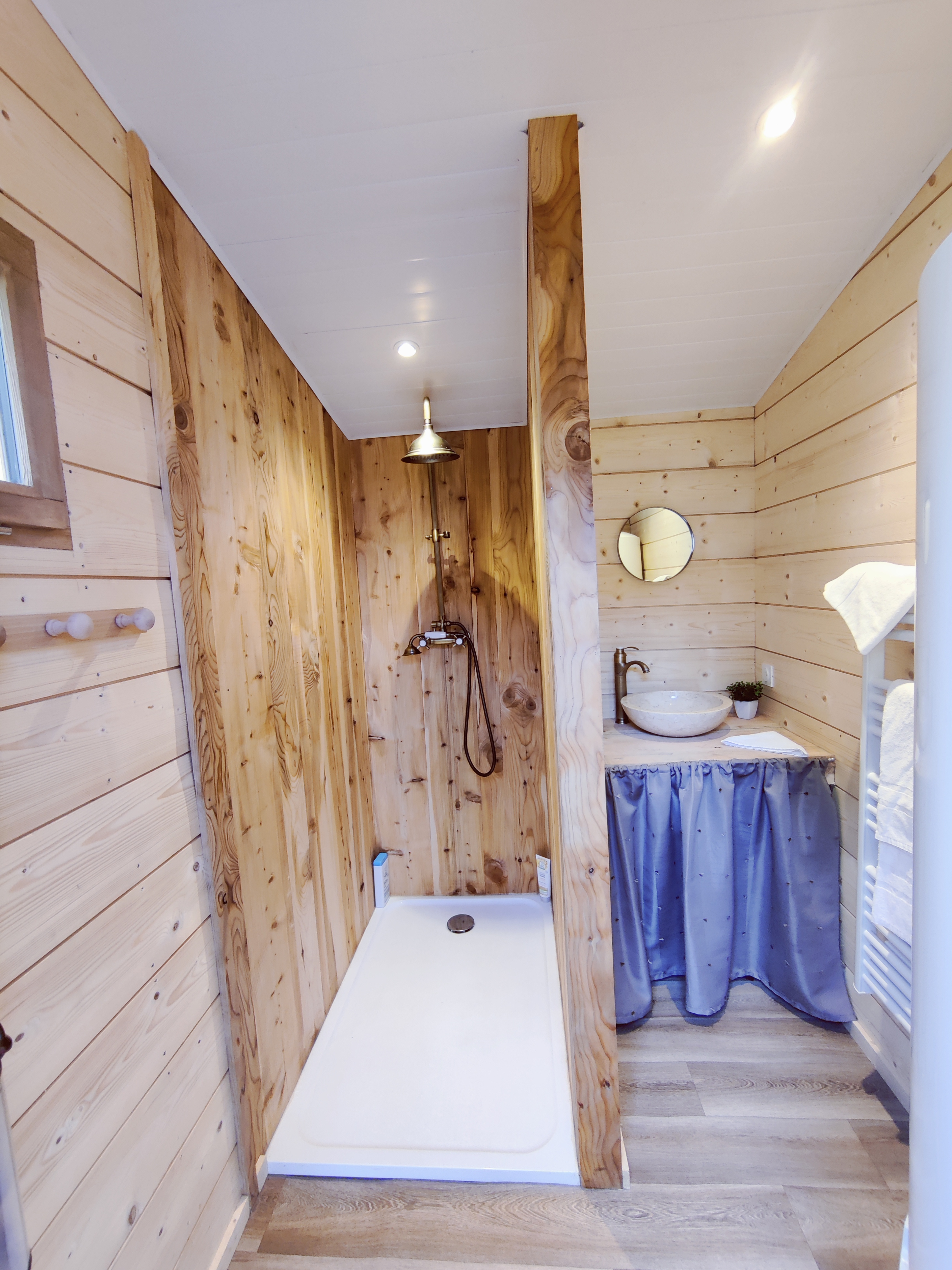 Le Dôme Transparent & son spa : une évasion sensorielle en Midi-Pyrénées à Gerde — salle de bain