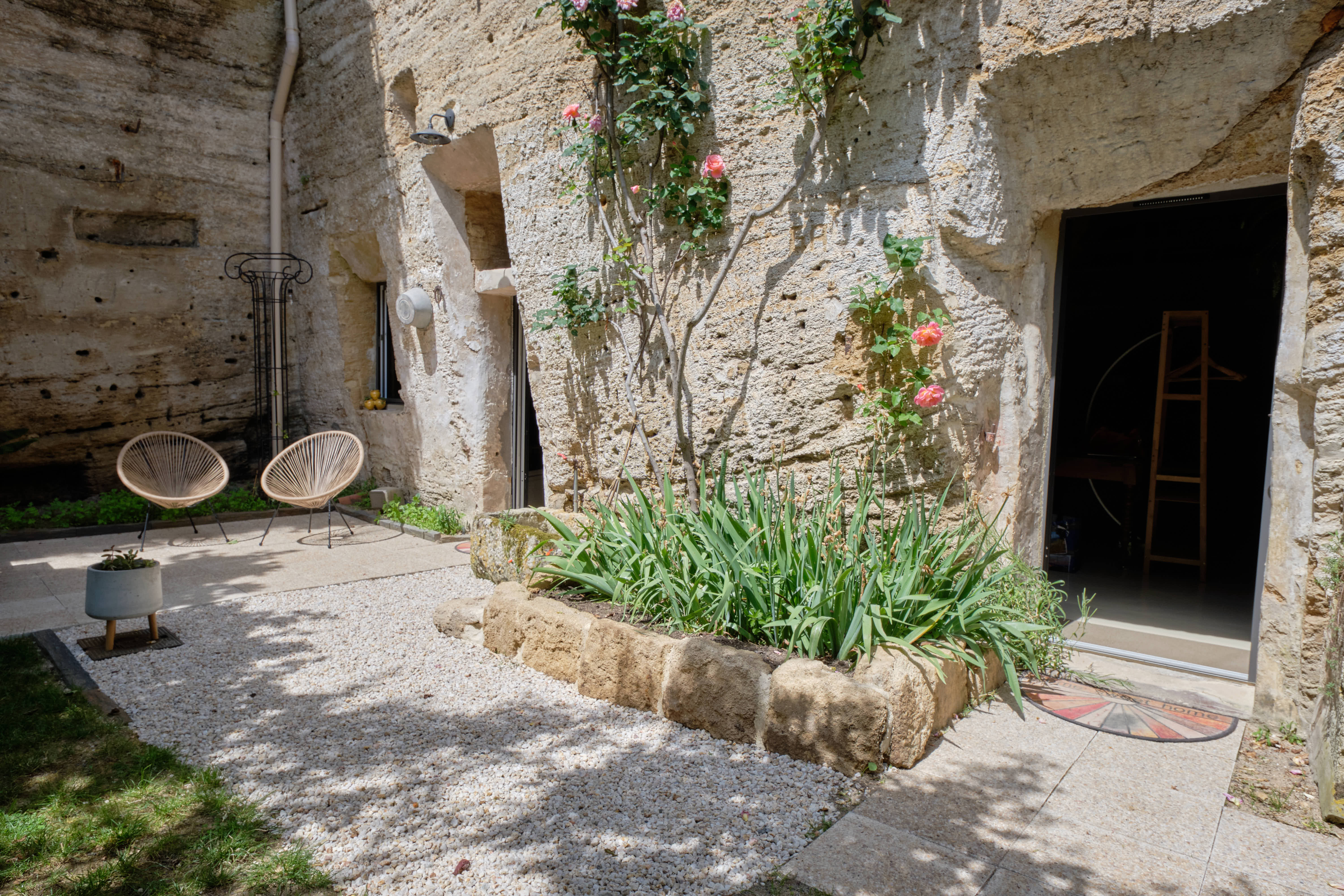 TrogloMoro — Maison troglodyte avec spa à Maine-et-Loire à Angers — espace de vie