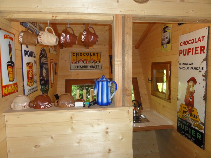 Éveillez vos sens dans la cabane aux 3 Chênes en Dordogne à Lanouaille — chambre