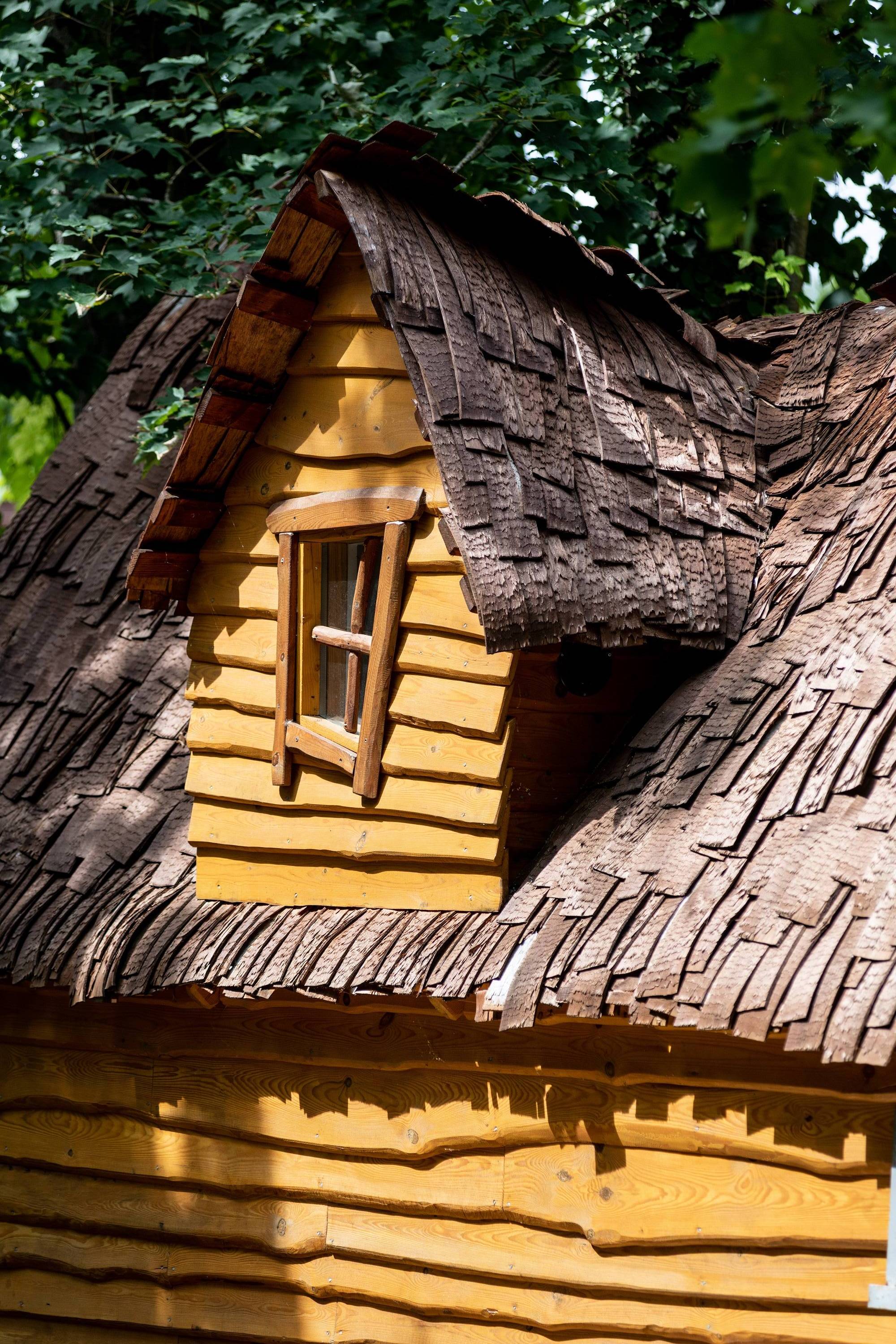 La Cabane Magique : une expérience enchantée en Champagne-Ardenne à Bar Sur Aube — vue intérieure