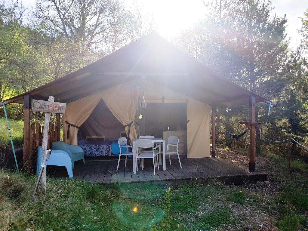 Tente Lodge Châtaigne : une immersion au cœur de la nature