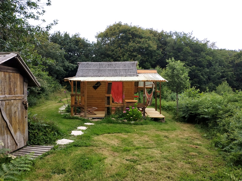 La Cahutte du P'tit Gris : une cabane au cœur de la nature normande à Fermanville — environnement naturel