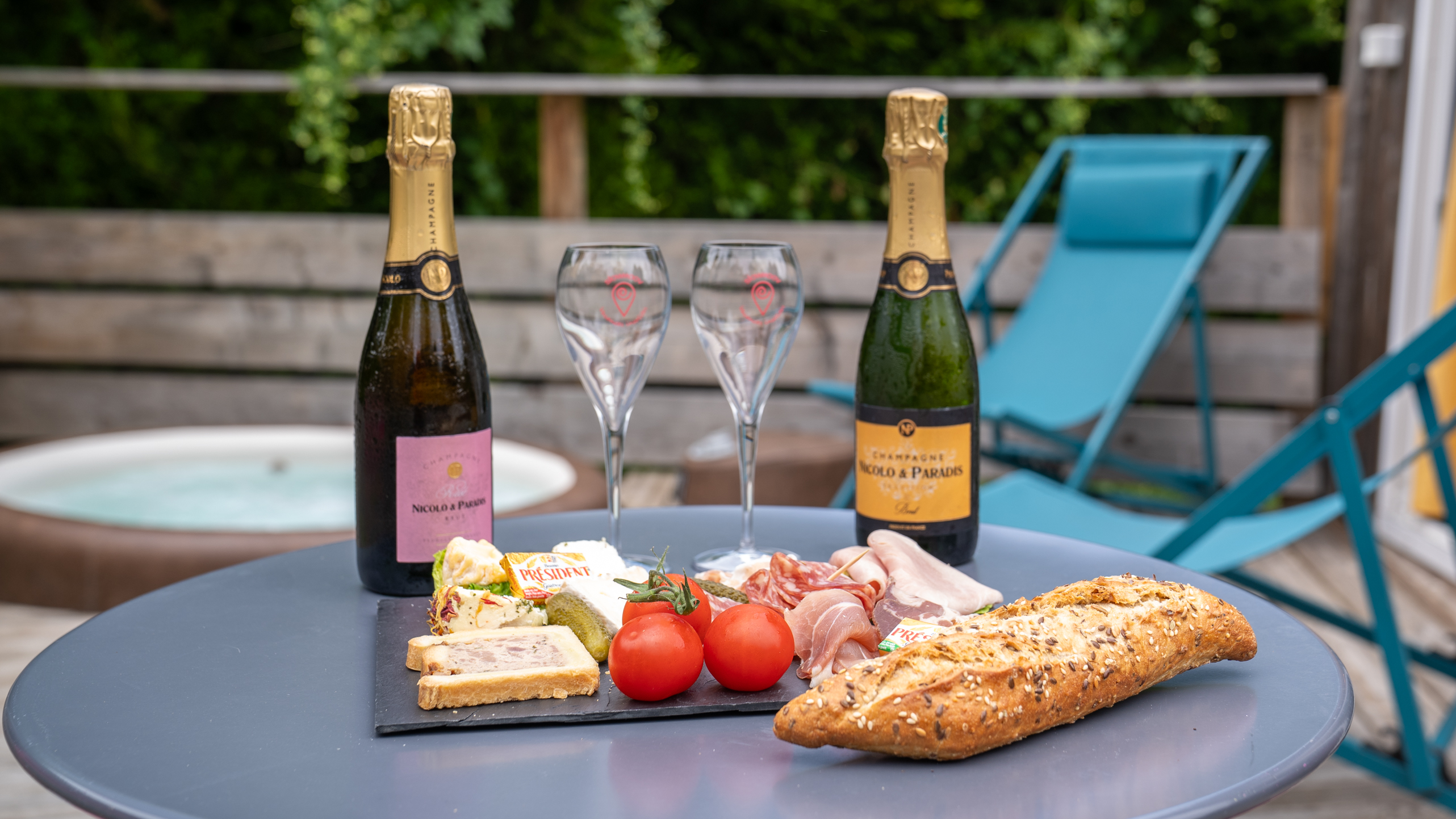 Le Carré d’étoiles & SPA : une cabane d'exception en Champagne-Ardenne à Bar Sur Aube — salle de bain