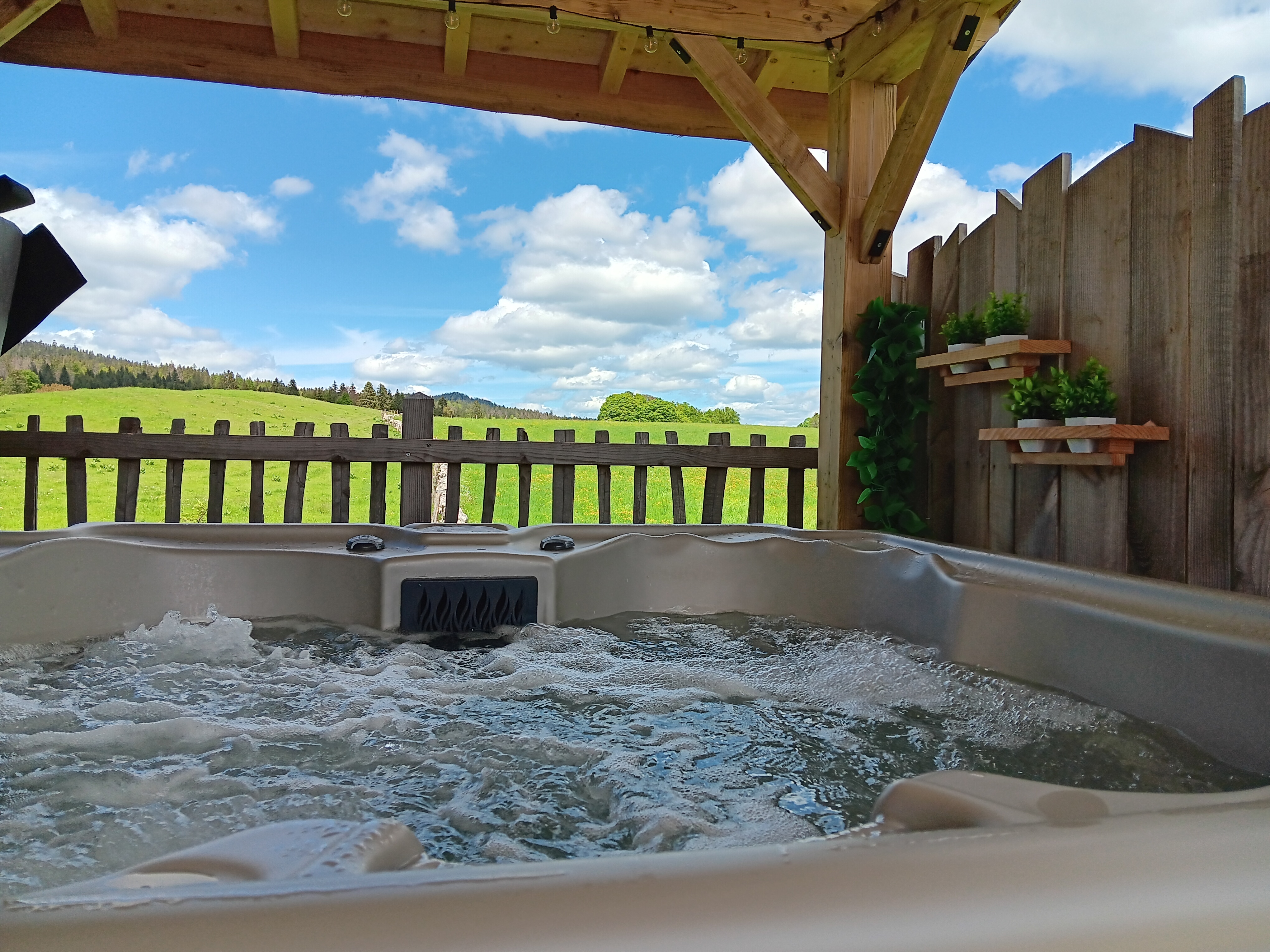 La Cabane des Combes & Spa : une expérience unique en Franche-Comté à Le Crouzet — espace de vie
