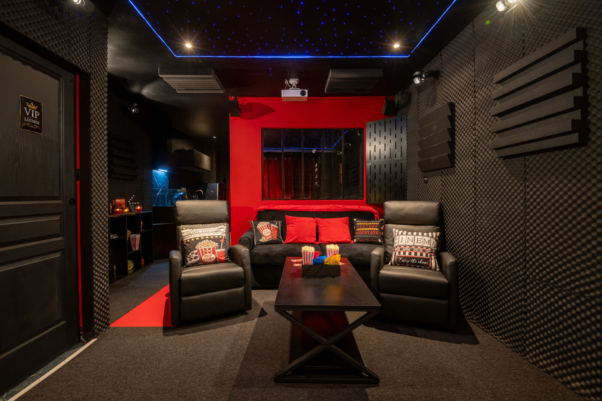 Cinéma Provence — Chambre à thème avec salle de cinéma à Avignon à Avignon — vue intérieure