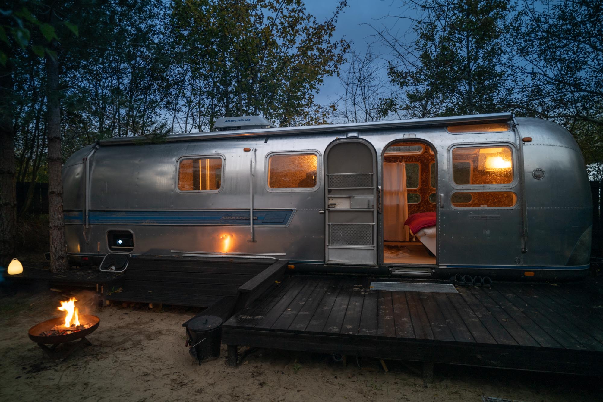 Voyage, Caravan Lodge — Caravane zen et minérale à Somme à Saint-Quentin-En-Tourmont — environnement naturel