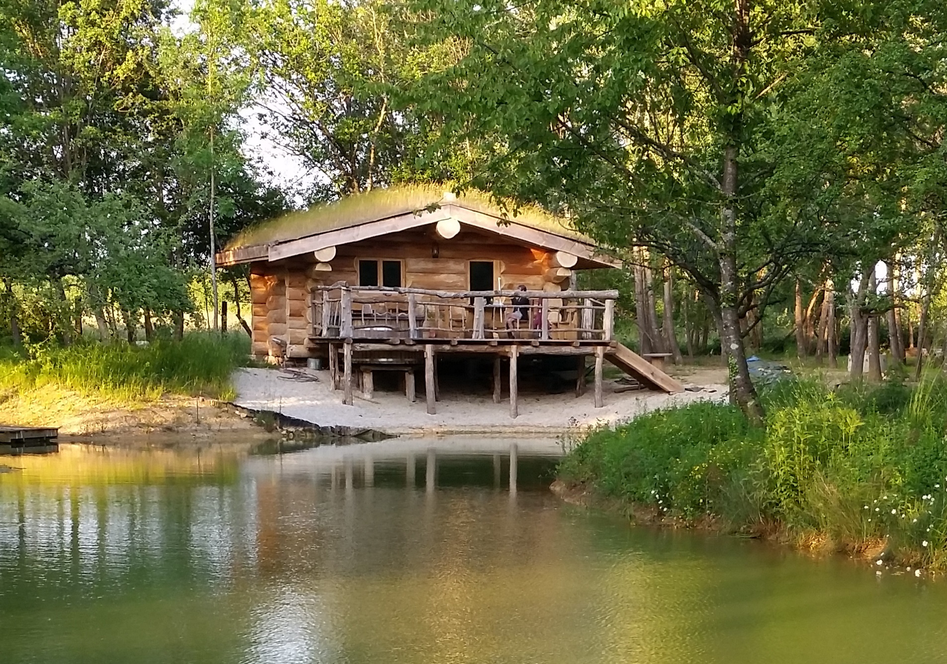 Évasion au Nordic & Spa : Cabane sur pilotis en Champagne-Ardenne à Chennegy — vue intérieure