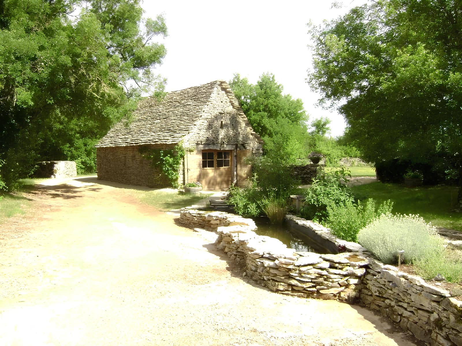 Lodge insolite avec spa privatif — Ecolodge romantique dans le Lot