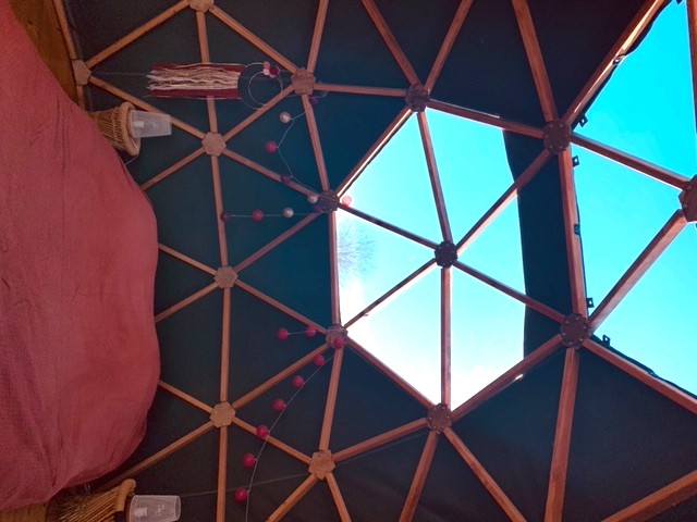 Double dôme Lama'Zonia : une expérience immersive en Aquitaine à Lanouaille — salle de bain