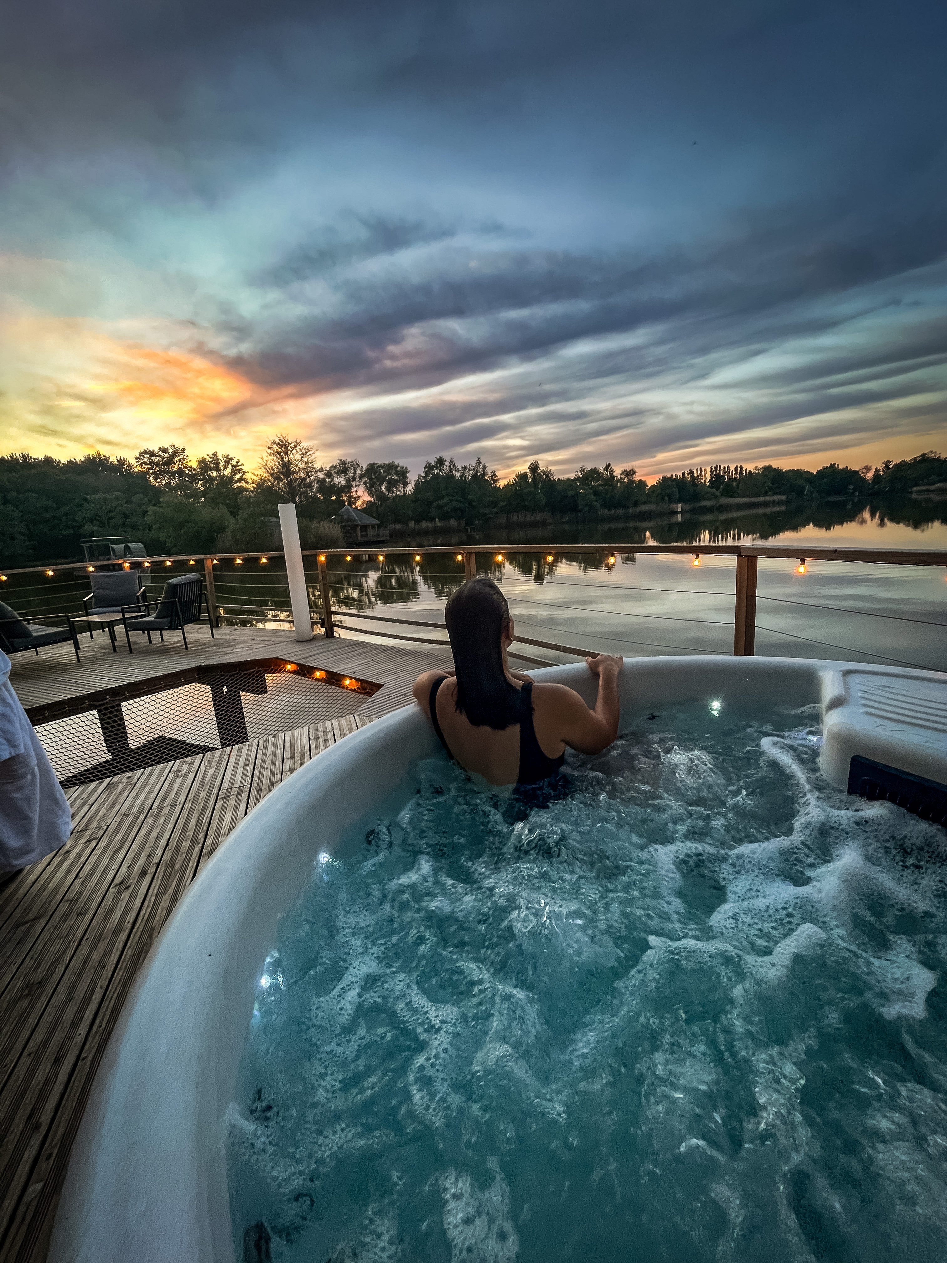 Cabane Spa Design 6 pers — Nuit insolite avec spa à Ain à Meillonnas — espace de vie