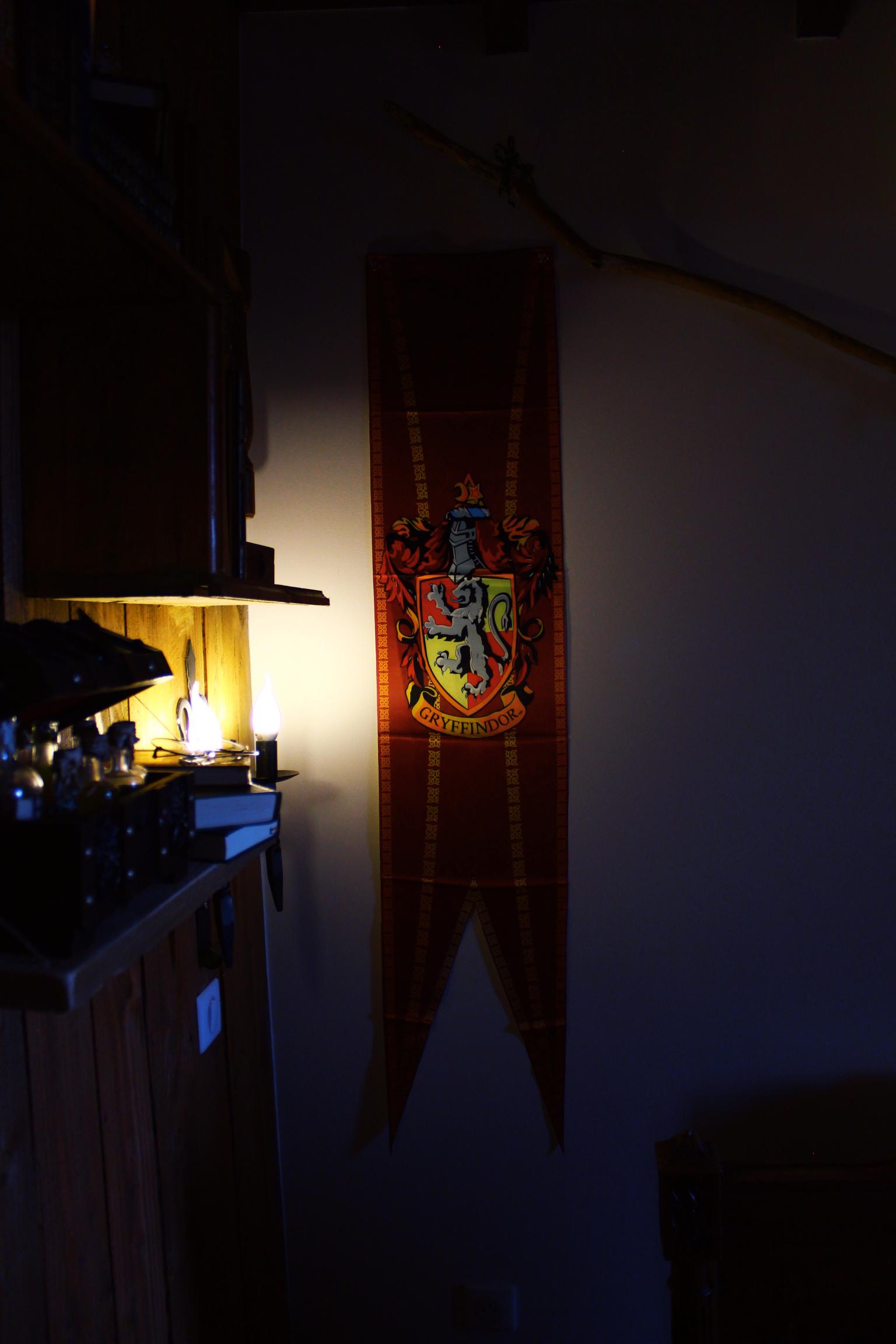 Le Placard du sorcier — Chambre à thème avec spa à Rhône à Sarcey — détail architectural
