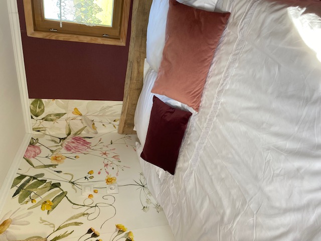 La bohême : une roulotte au cœur de la Franche-Comté à Villerserine — chambre