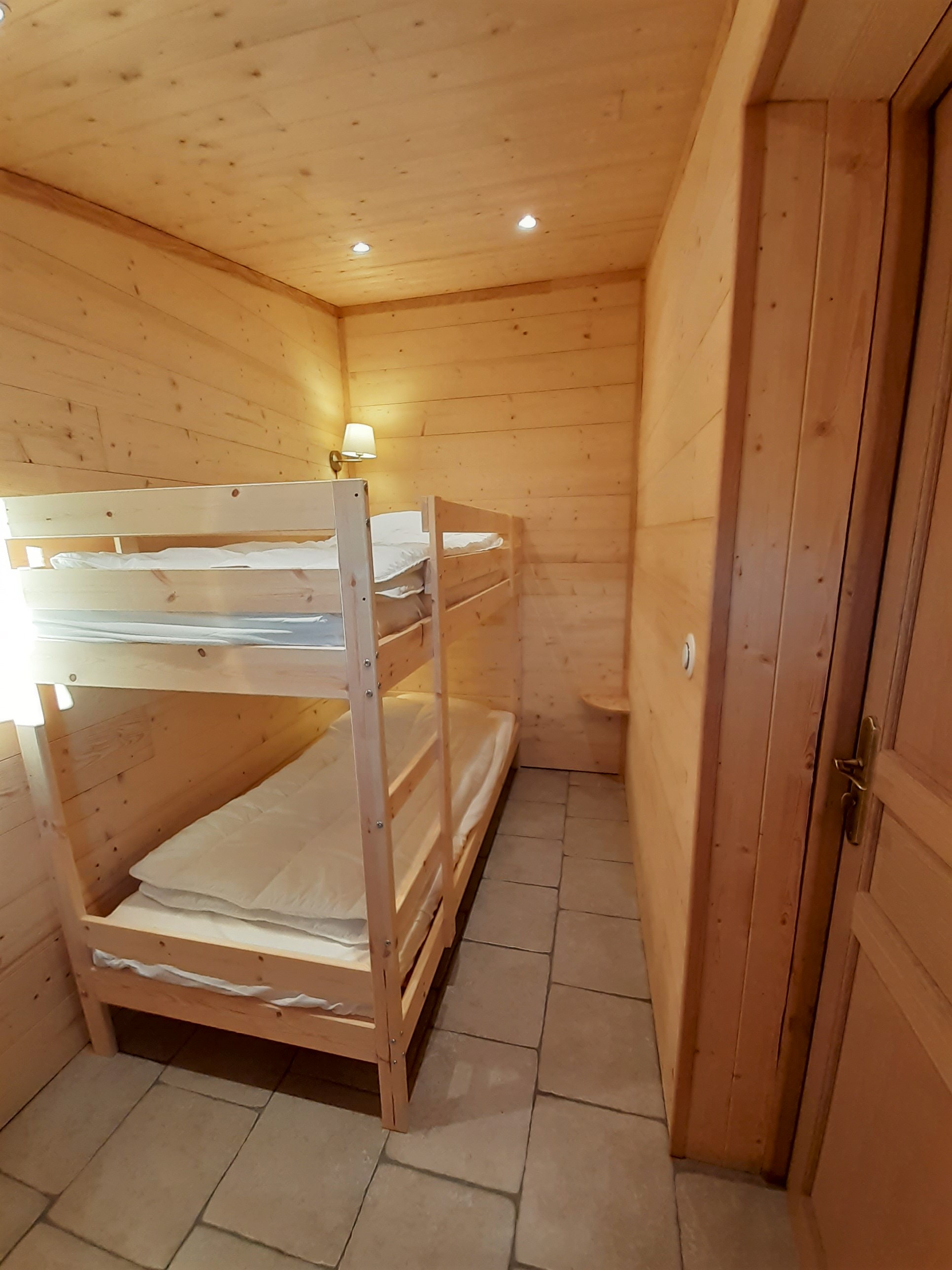 Chalet Prairie avec vue sur lac : une évasion en Auvergne à Condat-En-Combraille — salle de bain