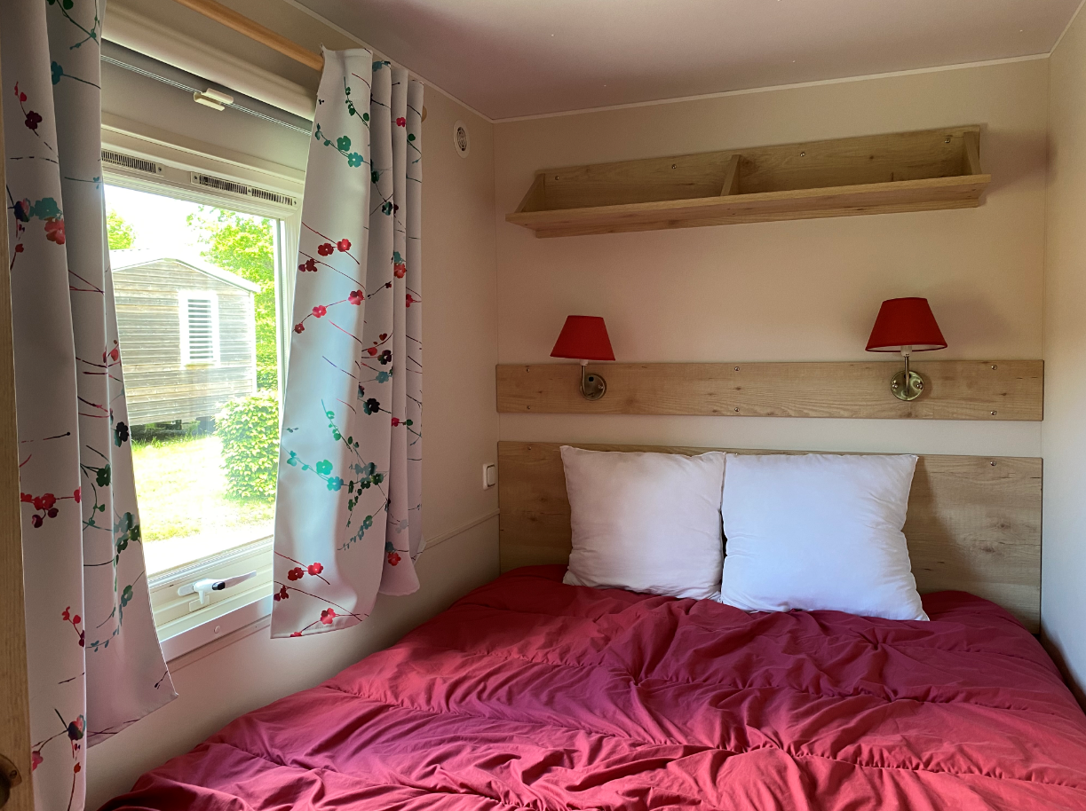 Roulotte 2 chambres — Séjour détente avec spa à La Forêt (Sarthe) à Saint-Calais — vue intérieure
