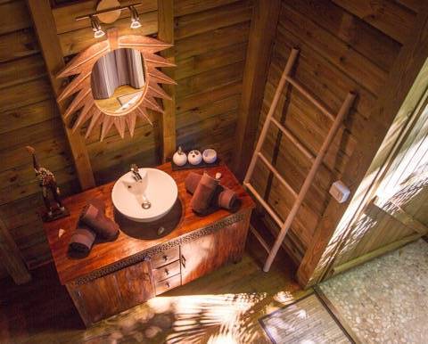 Évasion créole : cabane en bois au cœur de la Guadeloupe à Deshaies — vue depuis la terrasse