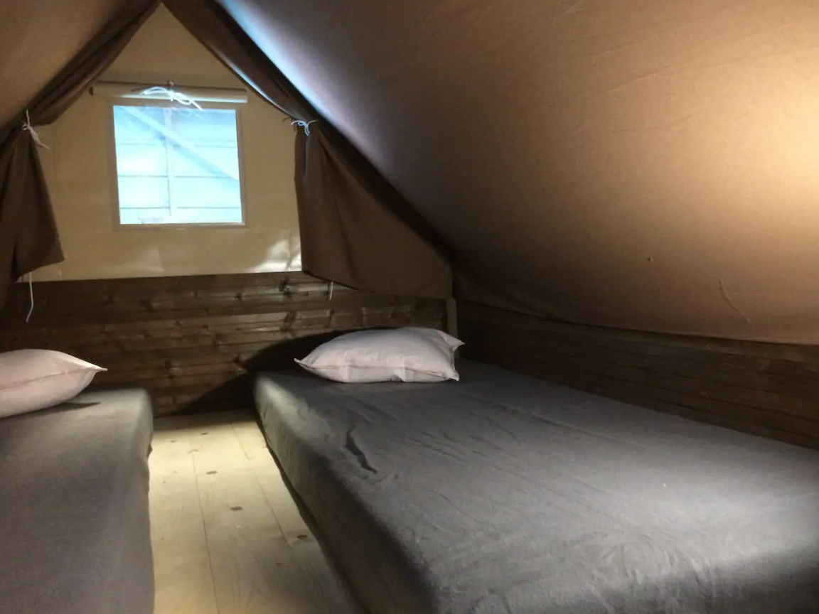 Tente Moonrise — Nuit en hauteur à 8m en Dordogne à Coursac — salle de bain
