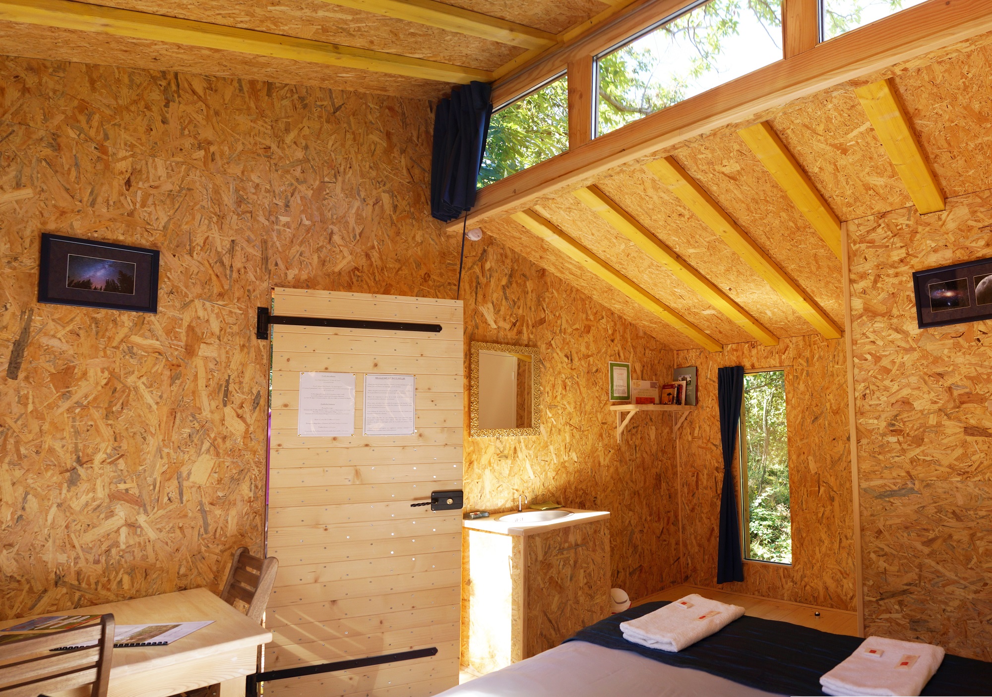 Clair de Lune : une cabane dans les arbres pour une nuit étoilée à Quincié En Beaujolais — espace de vie