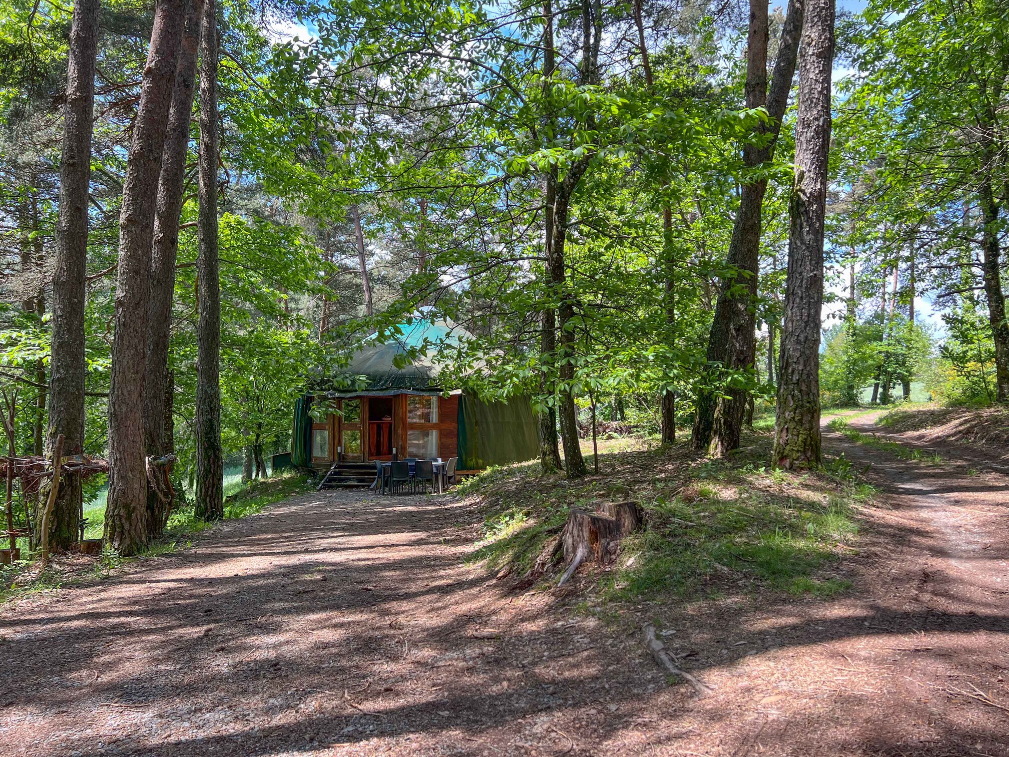 La Yourte Contemporaine : une expérience immersive en Auvergne à Vitrac — espace de vie