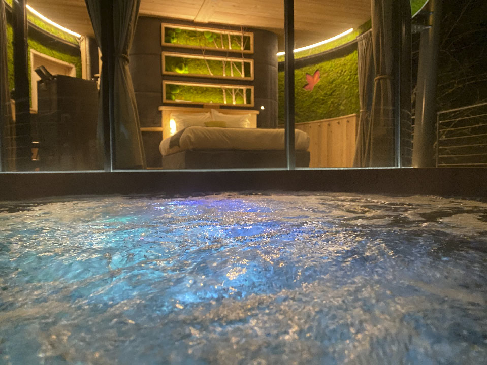 Cabane Feuille & Spa : une immersion dans les arbres à Saint Nicolas La Chapelle — salle de bain