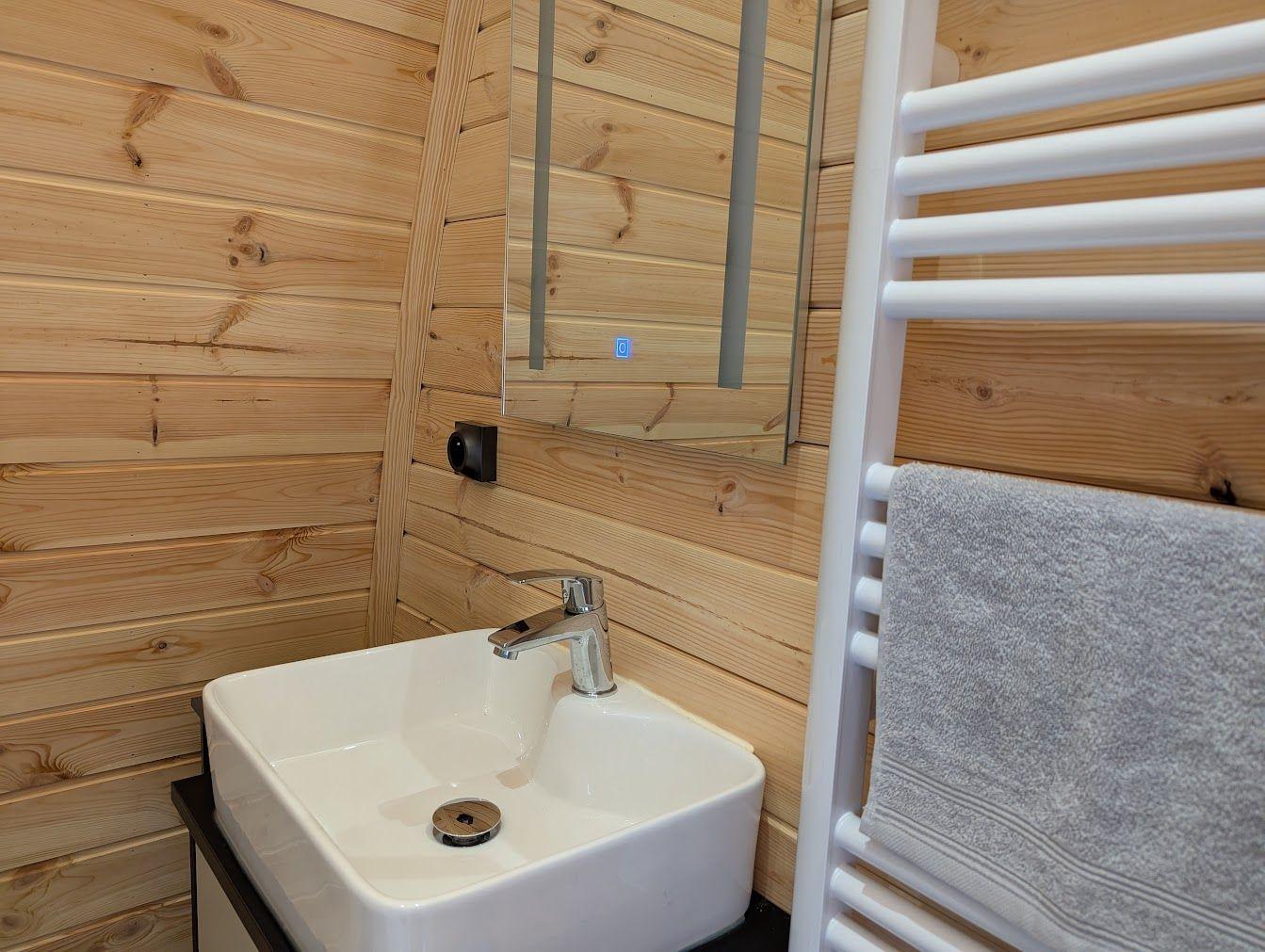 Pod ÉLAN — Séjour insolite avec spa à Rainville (Vosges) à Rainville — détail architectural
