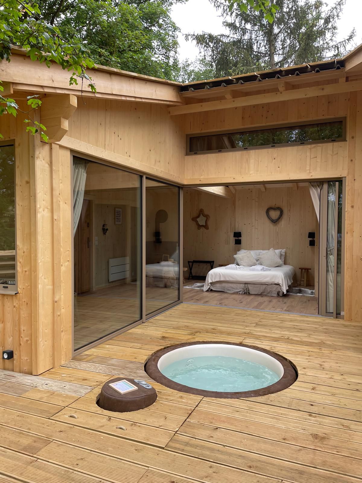 Évasion en cabane spa : un cocon suspendu en Picardie à Rosoy-En-Multien — détail architectural