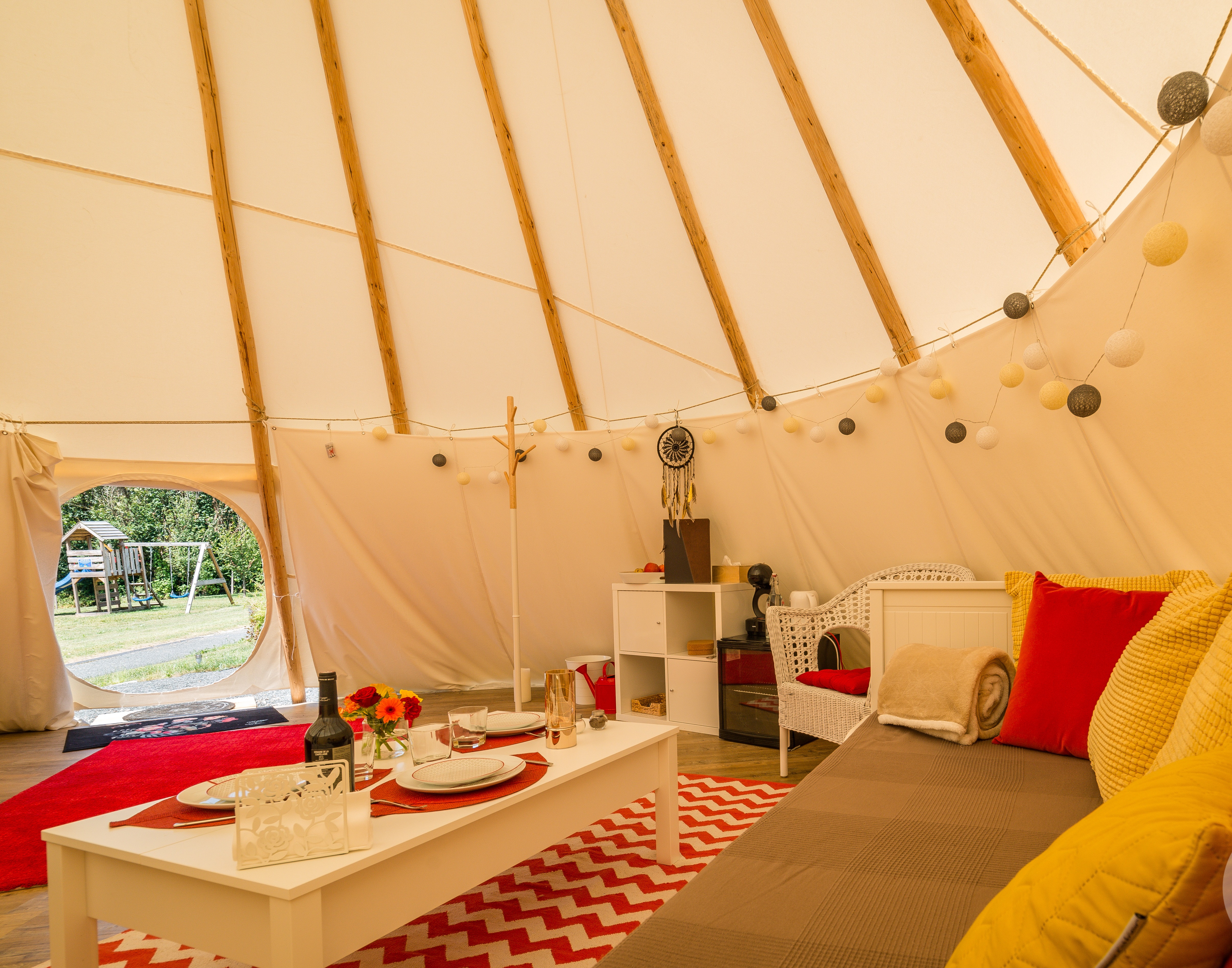 Tipi Odina — Nuit dans un Tipi avec spa à Lot-et-Garonne à Clermont-Dessous — chambre