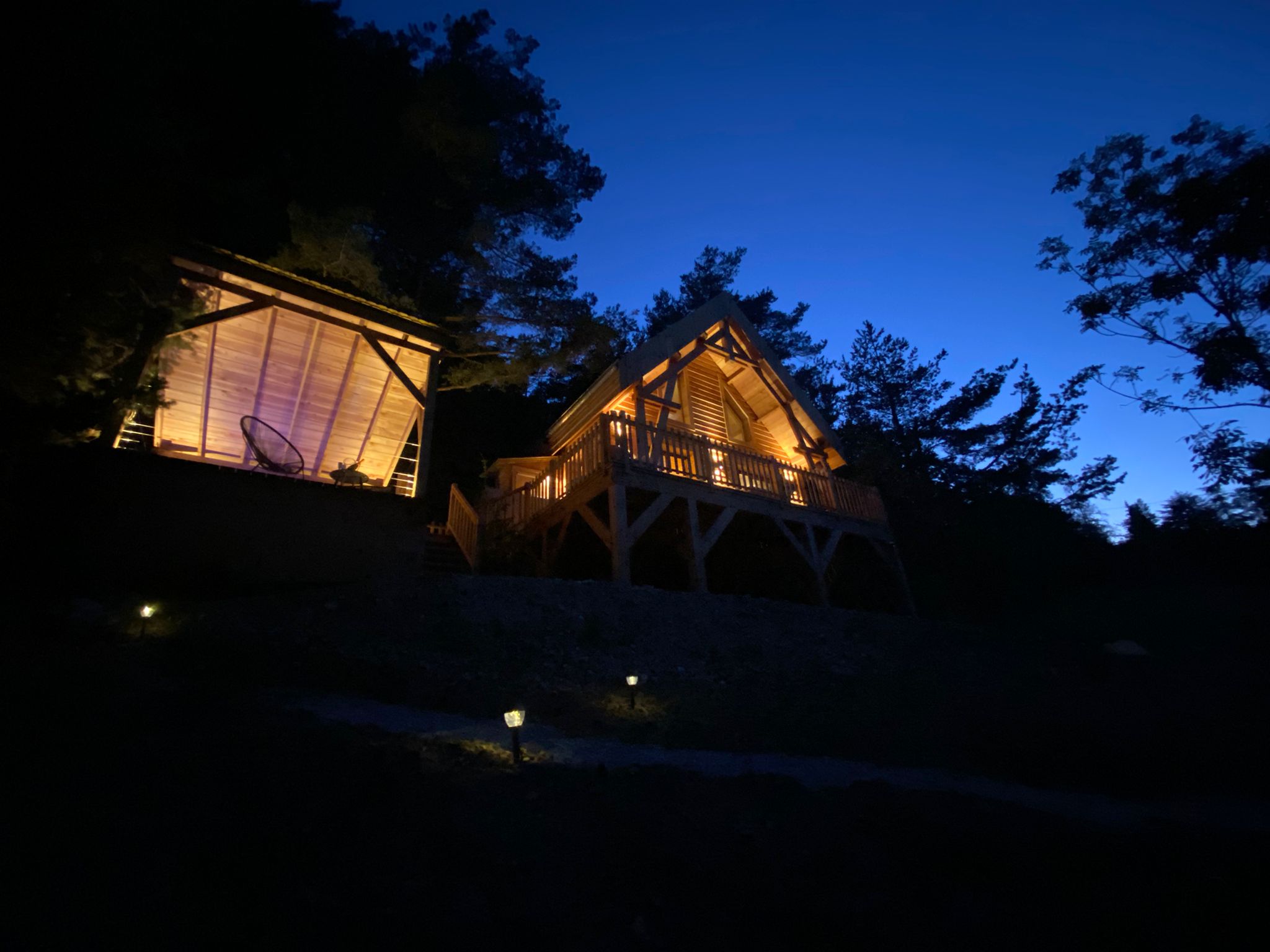 Chalet l'Empreinte : une cabane sur pilotis au cœur des Alpes-Maritimes