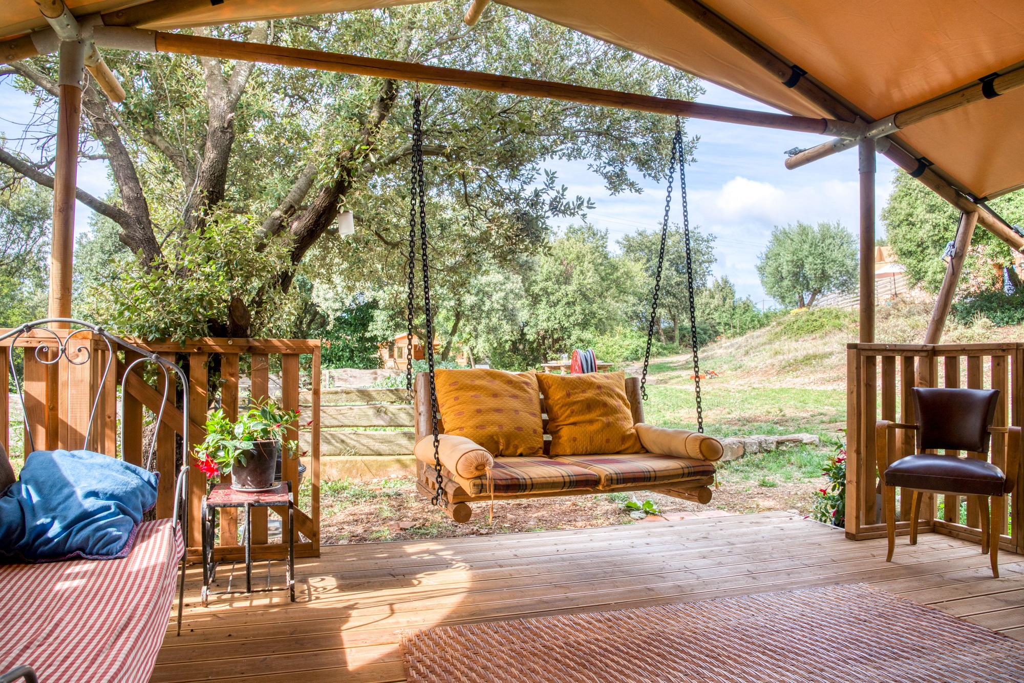 Tente Joy : un safari lodge au cœur du Languedoc-Roussillon — Tente à Velieux