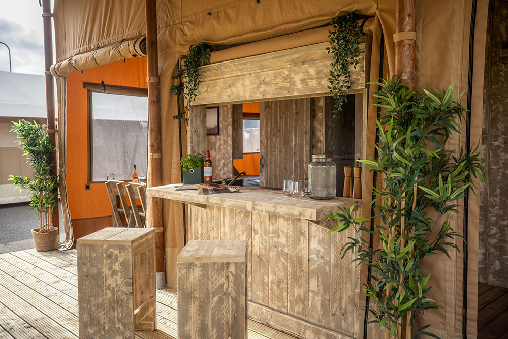 Glamping Lodge 4 personnes — Tente lodge avec spa à Aude à Gaja-et-Villedieu — chambre