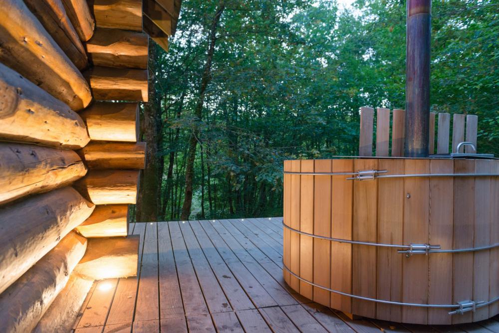Chalet Spa de Prestige : une évasion sensorielle en Aquitaine à Lanouaille — chambre