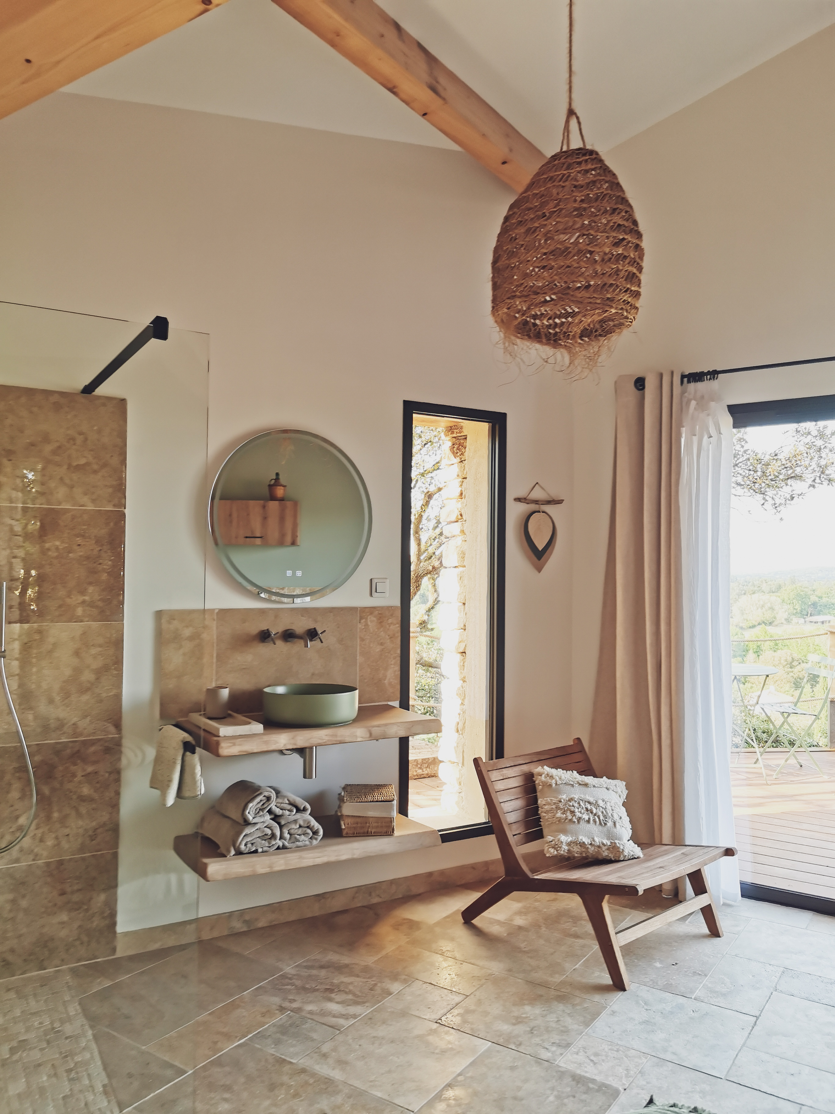 LE CABANON 2.42 — Cabanon avec spa et vue imprenable à Vaucluse à Fontaine-de-Vaucluse — détail architectural