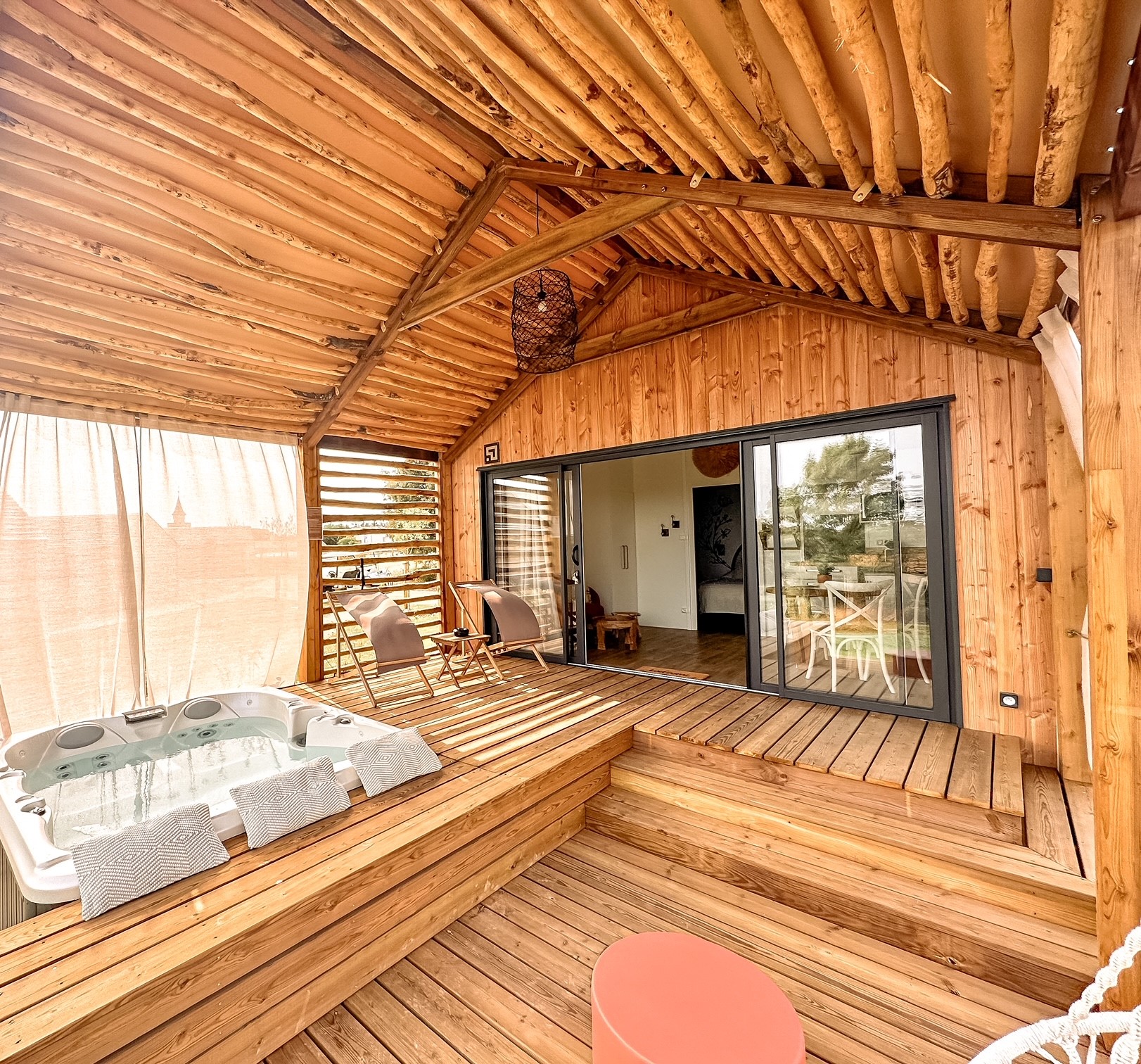 Lodge bohème avec spa : une évasion en pleine nature