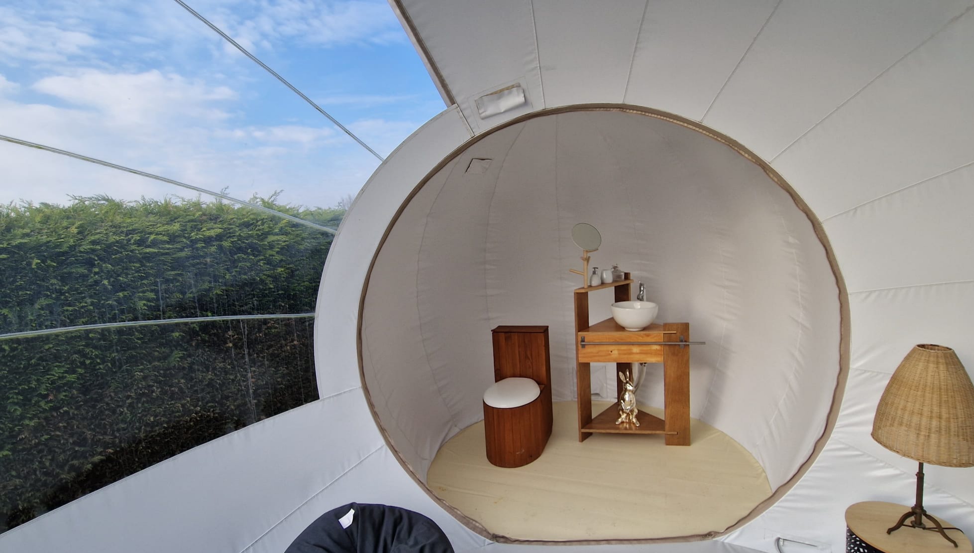 Bulle M87* — Nuit romantique avec spa à Drincham (Nord) à Drincham — détail architectural