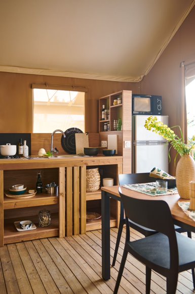 Lodge Evasion — Glamping avec spa à Lot à Cahors — chambre