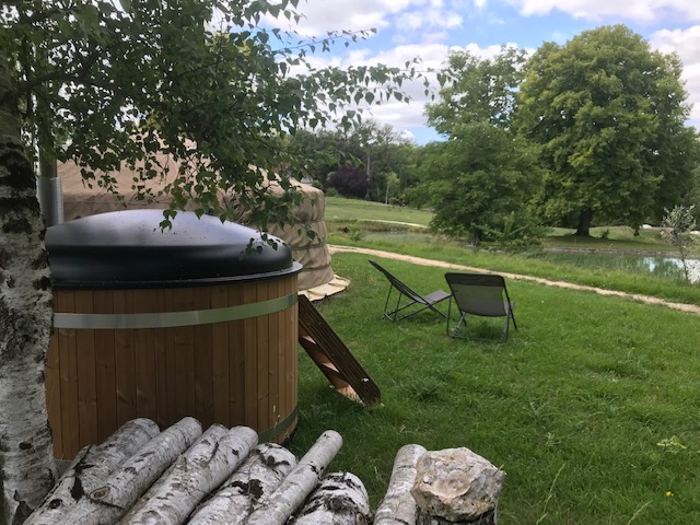 Évasion dans une yourte SPA Takhia au cœur de la nature à Descartes — chambre
