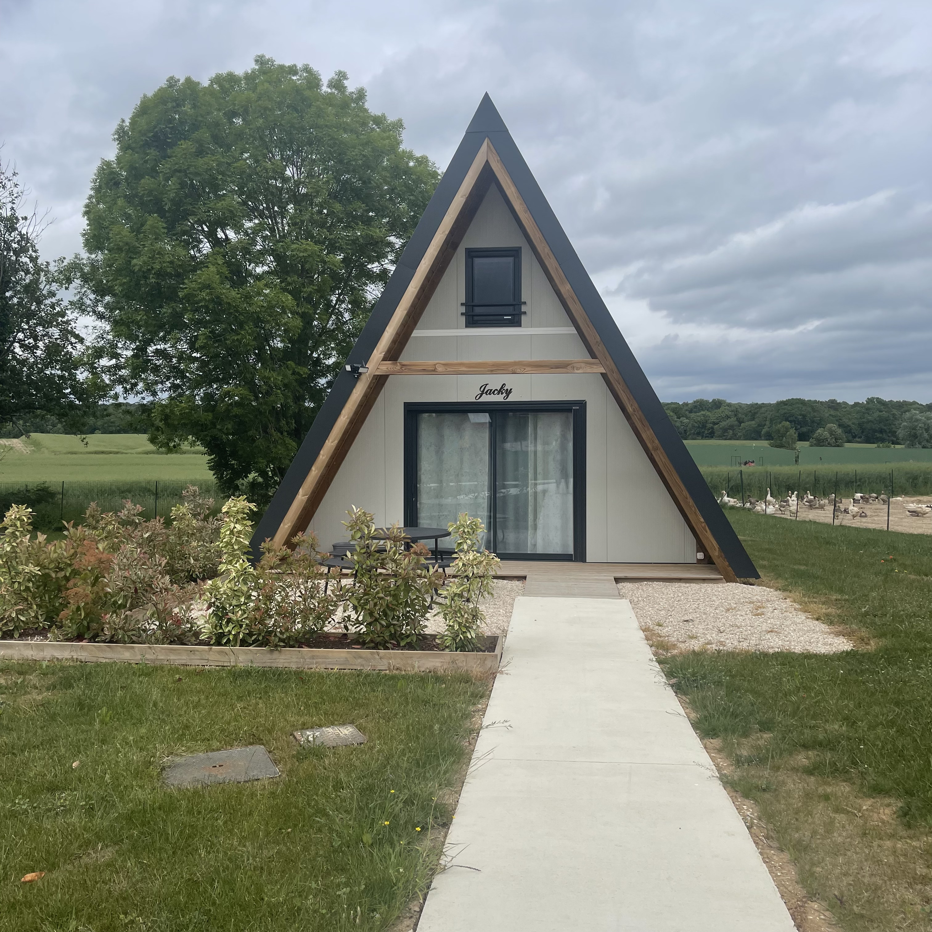 Le Tipi Jacky : un chalet enchanteur en Champagne-Ardenne