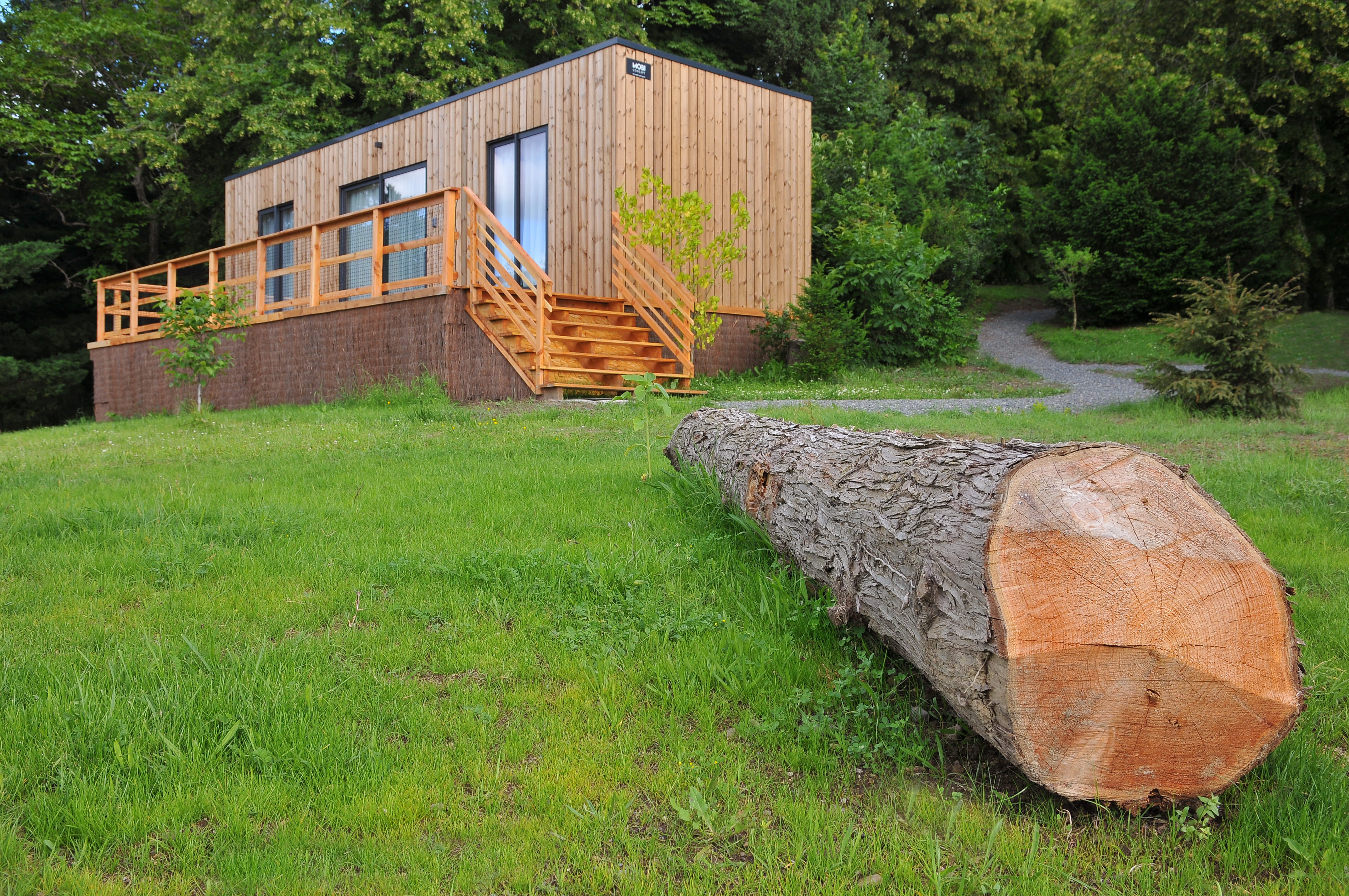 Cabane Brennus avec bain à remous en Auvergne à Vic-Le-Comte — vue intérieure