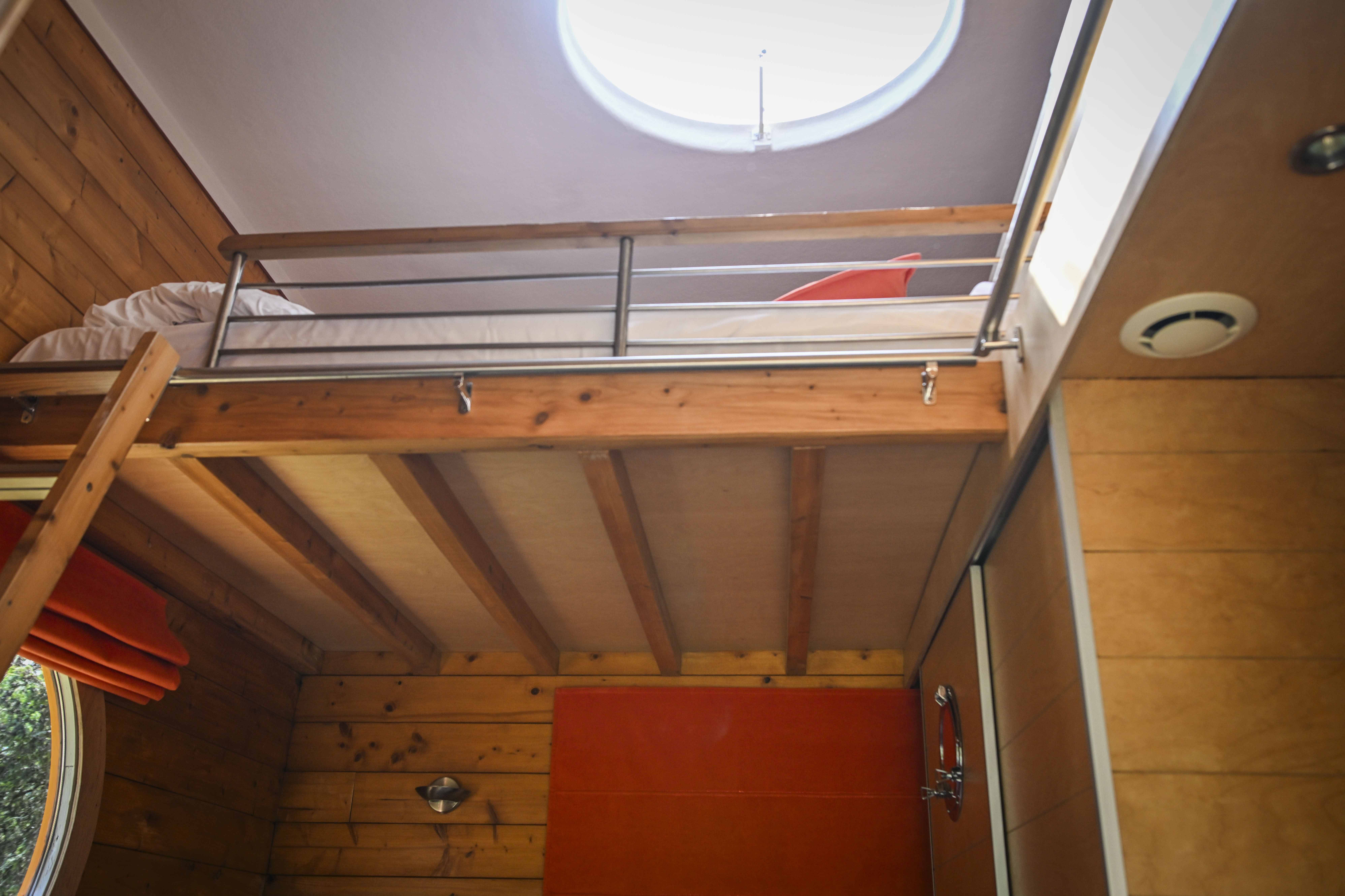 Séjournez dans un carré d'étoile en Ardèche du Sud avec spa à Vogüé — salle de bain