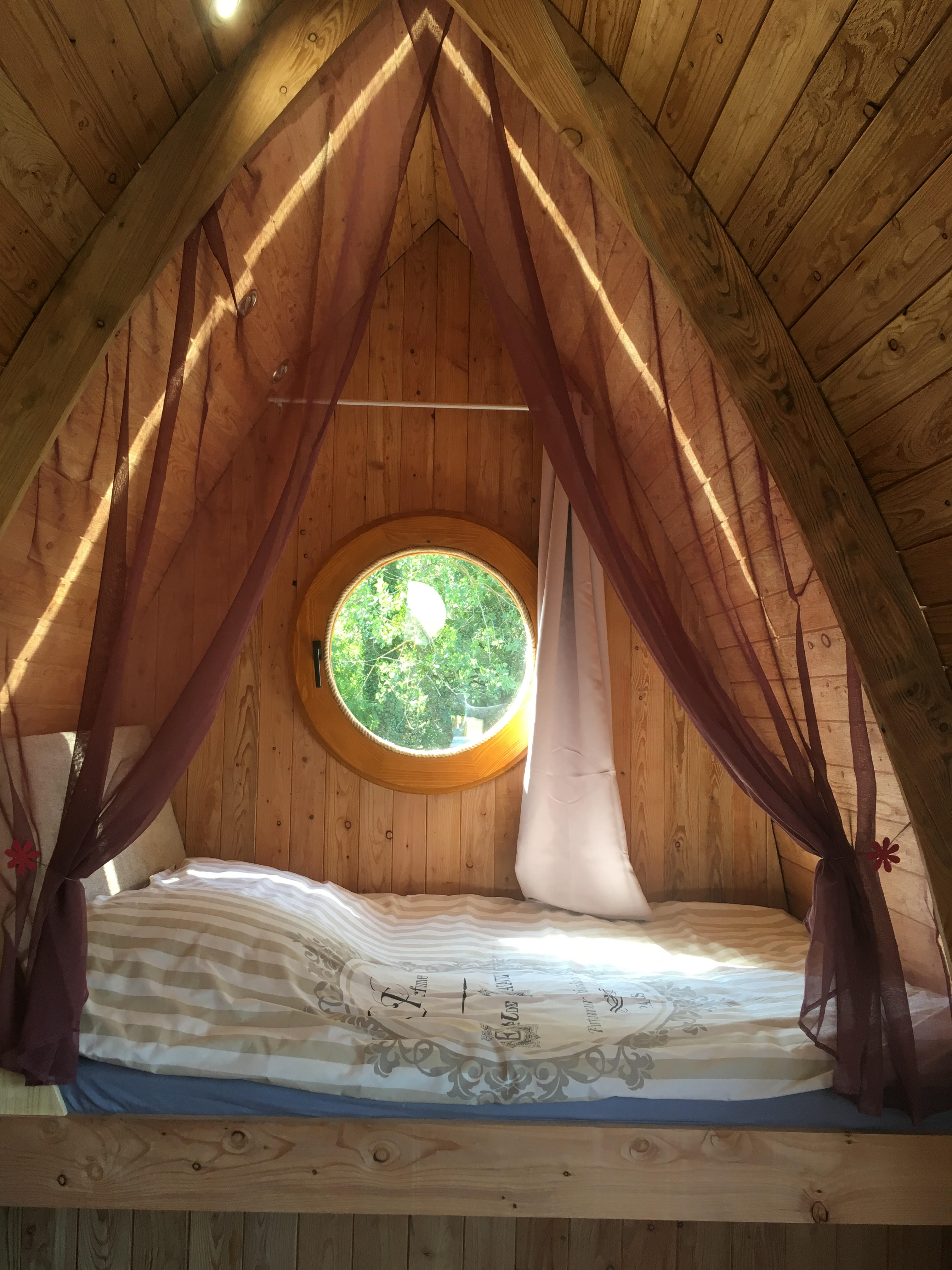 Tiny house 5/6 places — Séjour avec spa à Puy-de-Dôme à Issoire — chambre